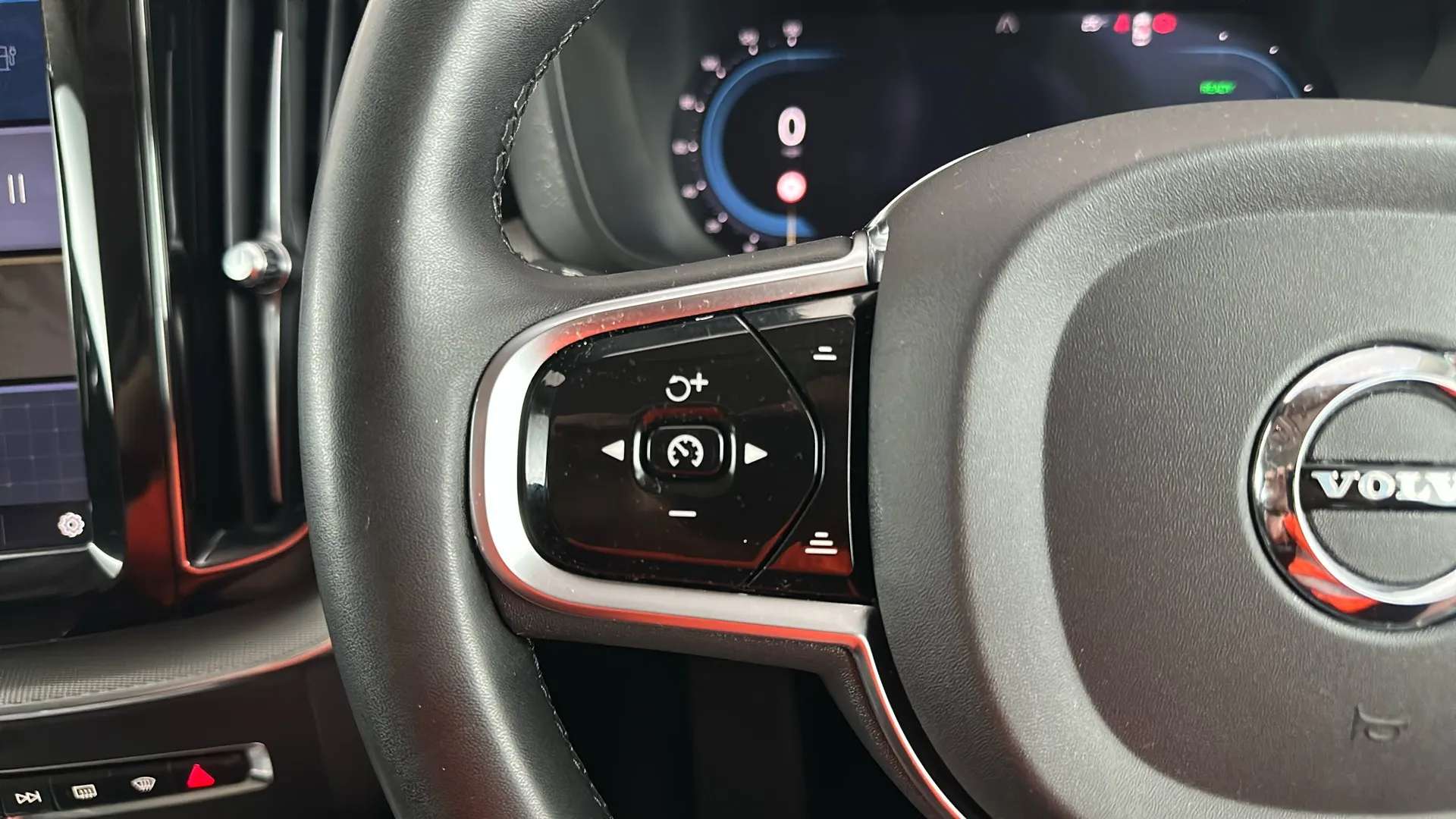 2023 VOLVO XC60 2023 VOLVO XC60
