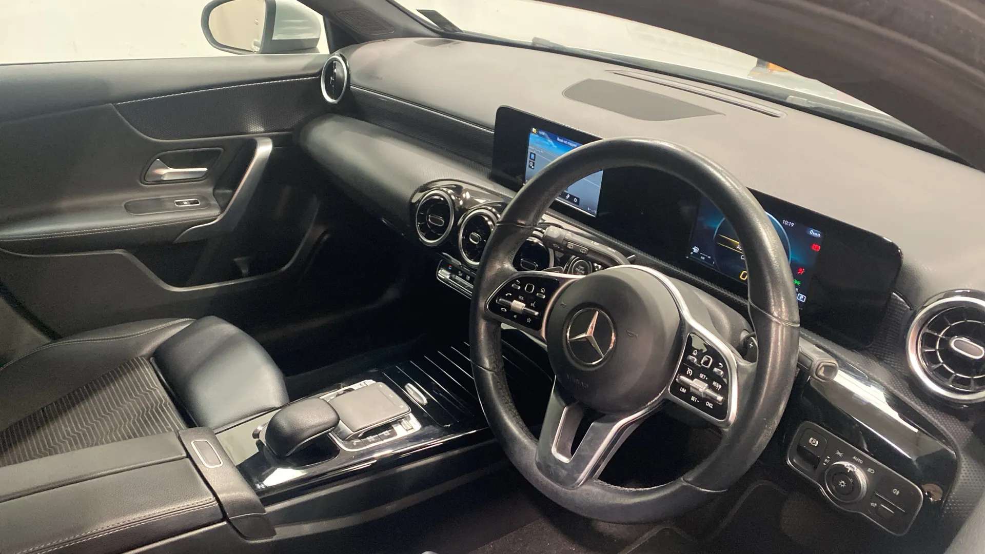 A 2019 MERCEDES-BENZ A CLASS A180d Sport Auto A 2019 MERCEDES-BENZ A CLASS A180d Sport Auto