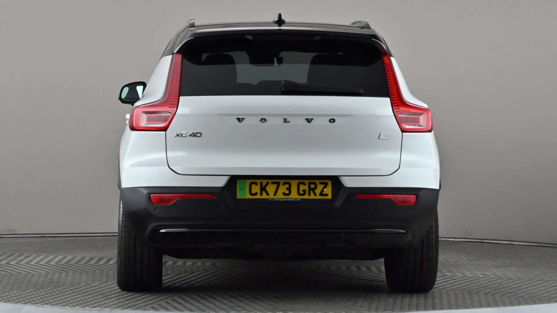 2023 VOLVO XC40 2023 VOLVO XC40