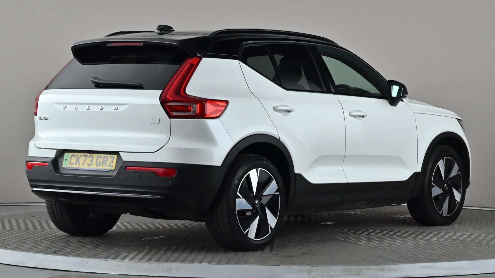 2023 VOLVO XC40 2023 VOLVO XC40