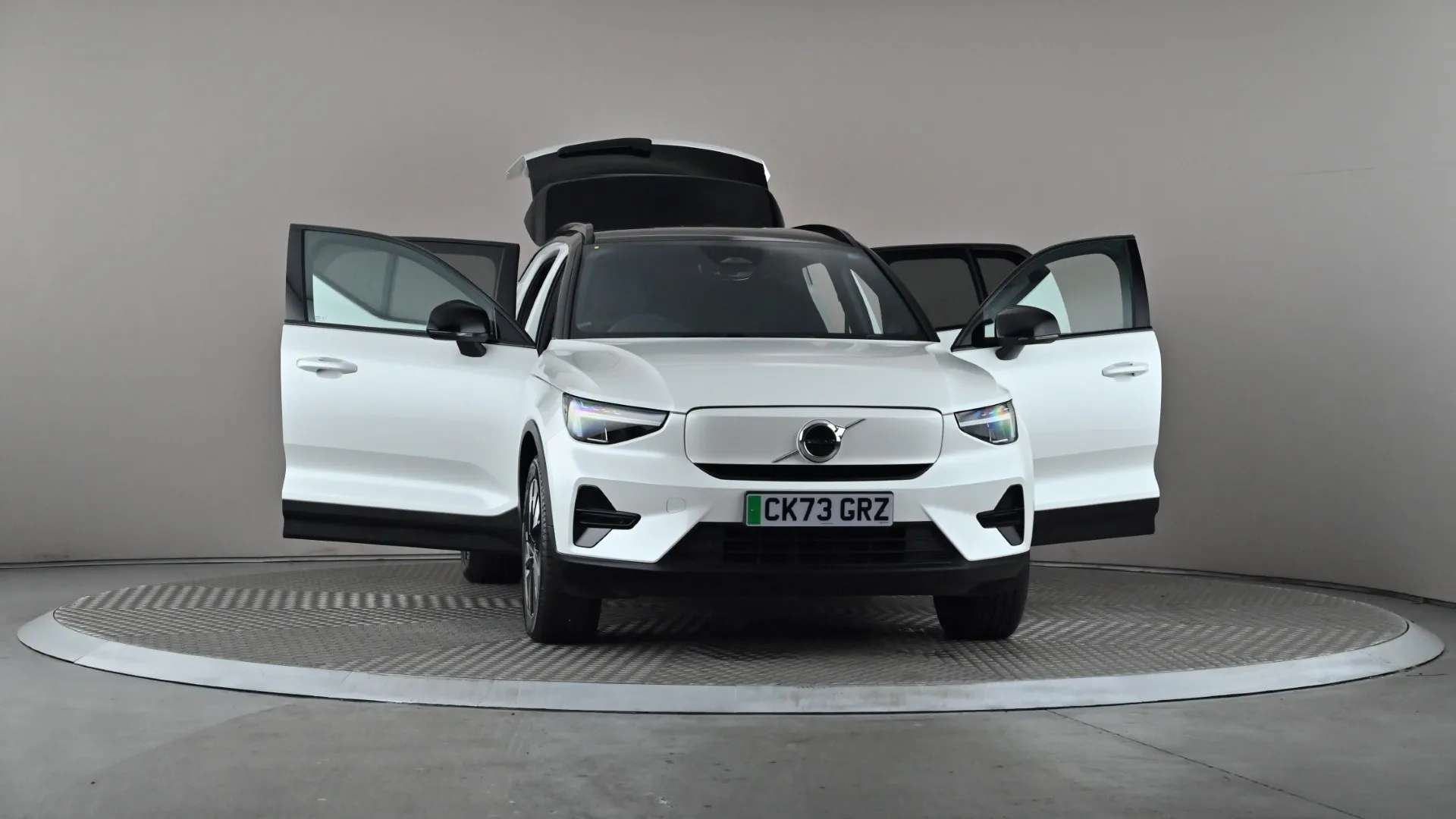 2023 VOLVO XC40 2023 VOLVO XC40