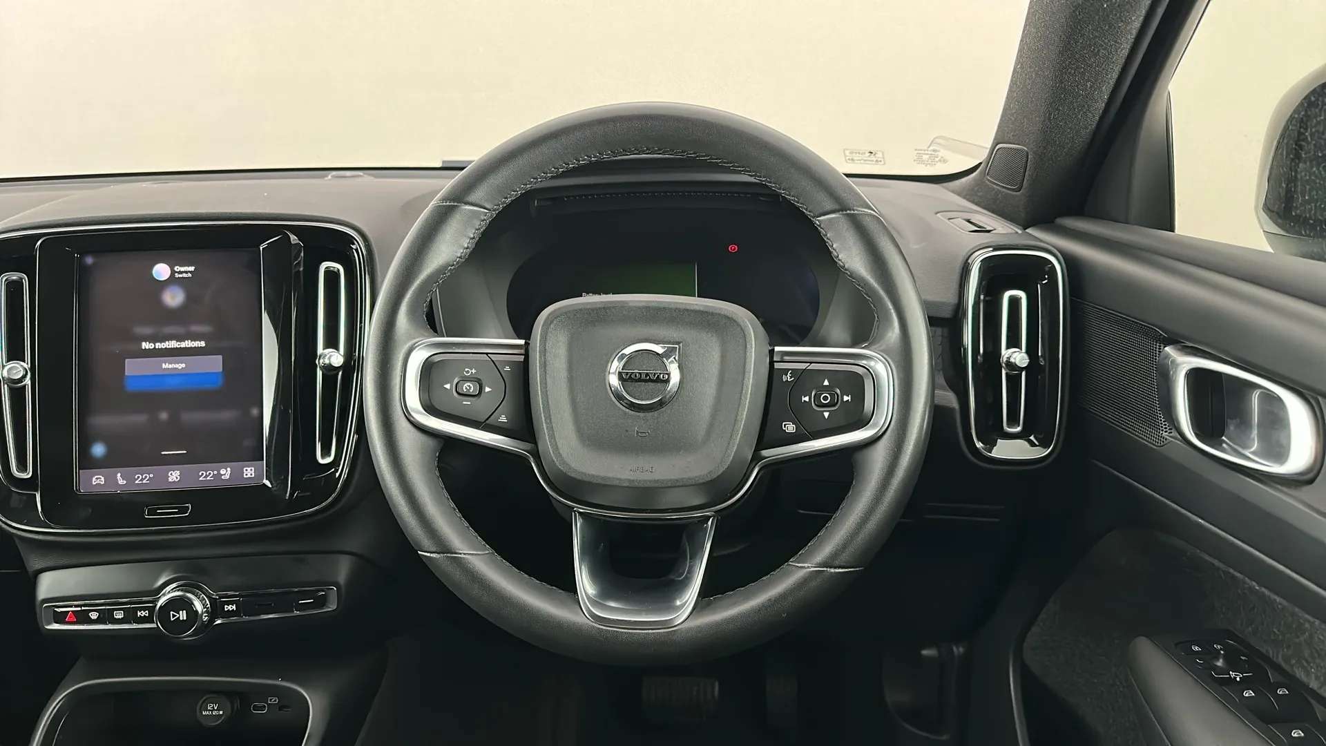 2023 VOLVO XC40 2023 VOLVO XC40