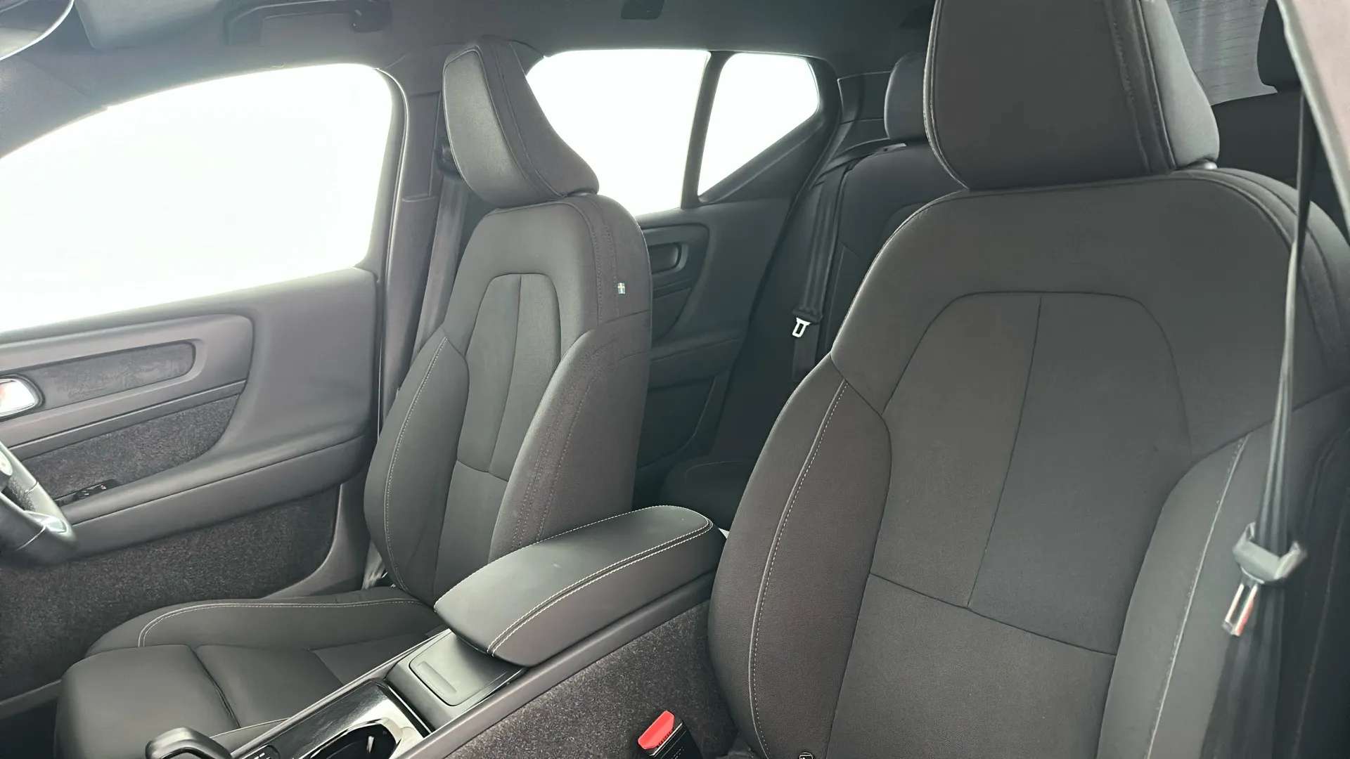 2023 VOLVO XC40 2023 VOLVO XC40