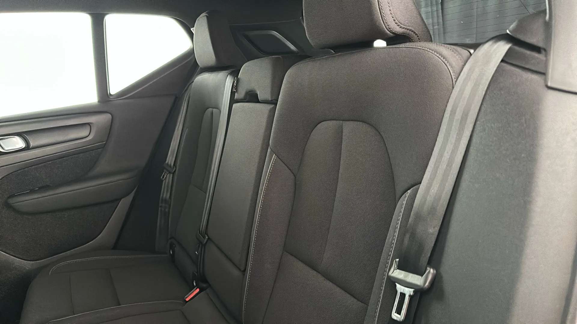 2023 VOLVO XC40 2023 VOLVO XC40