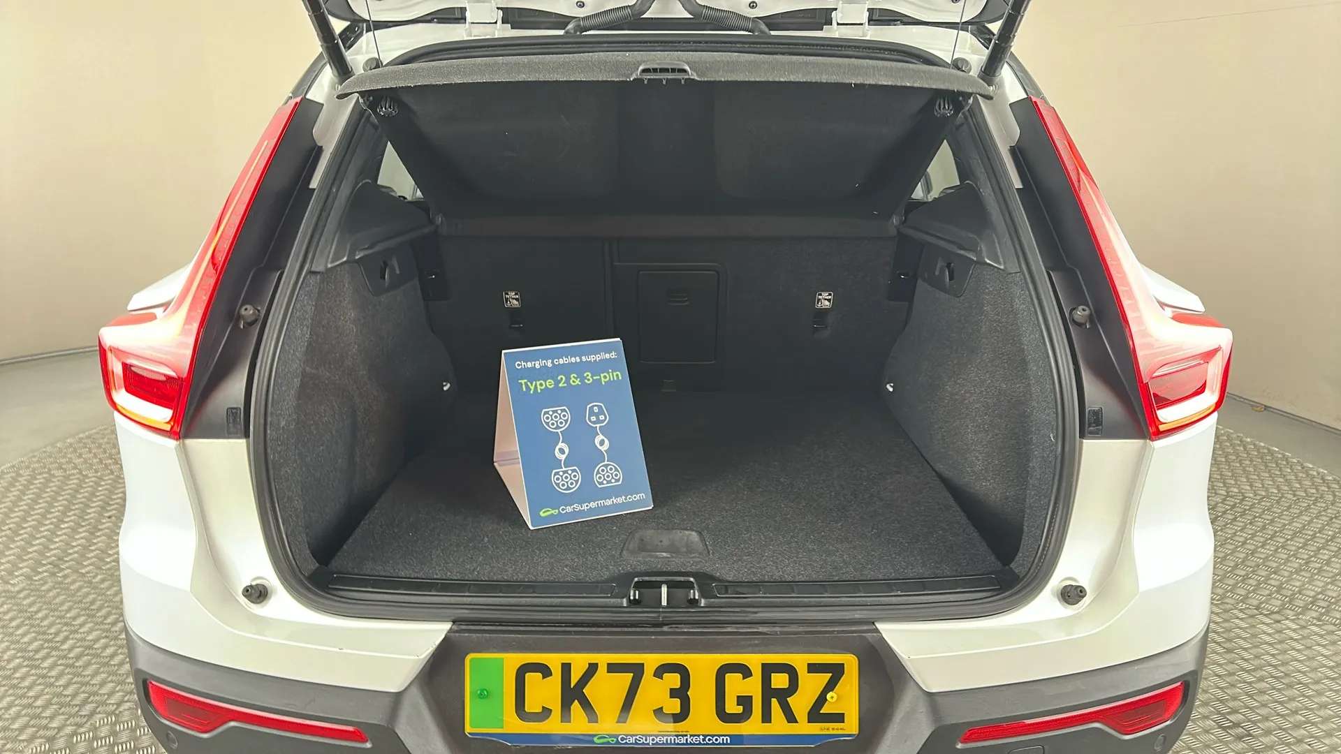 2023 VOLVO XC40 2023 VOLVO XC40