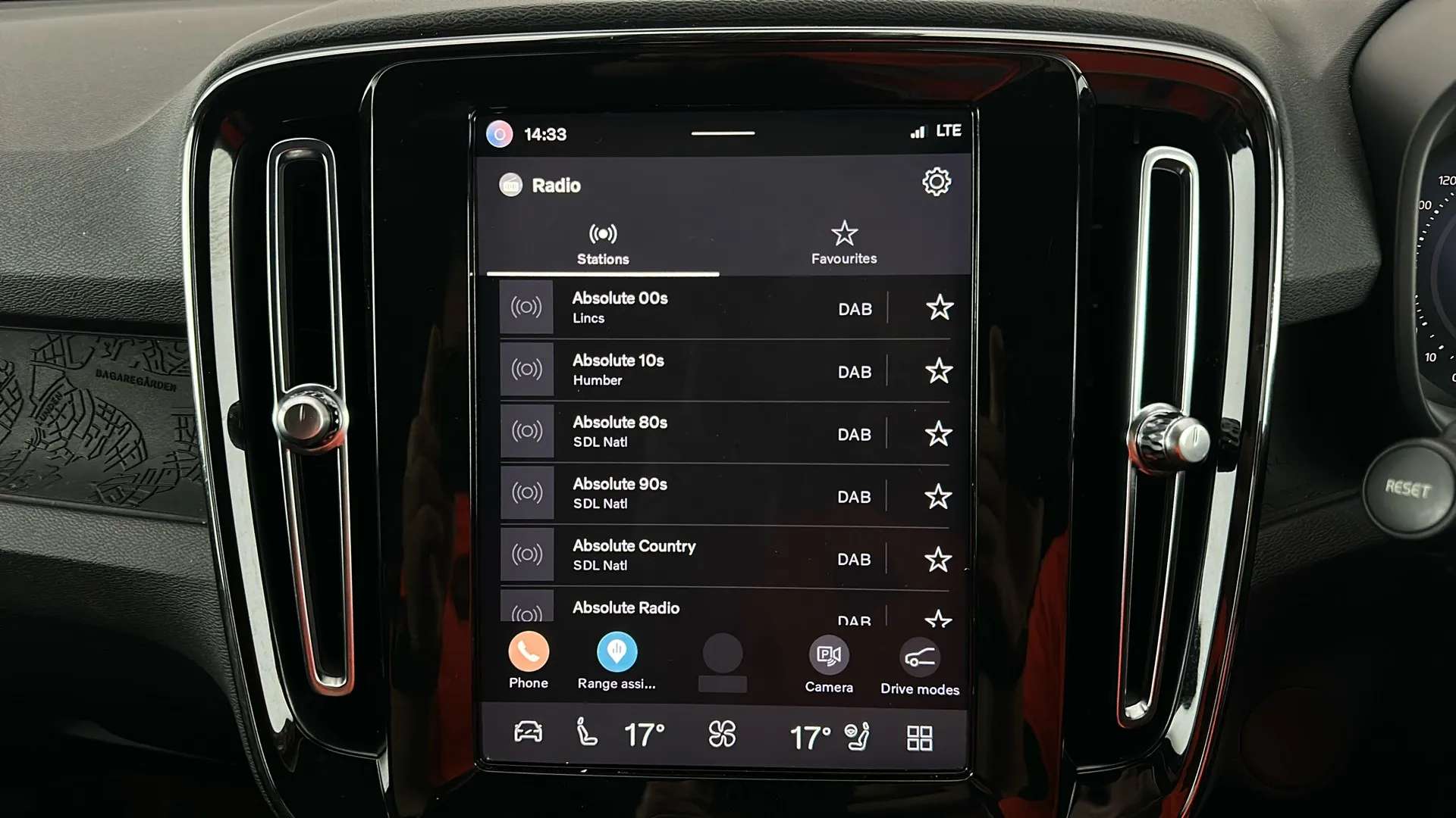 2023 VOLVO XC40 2023 VOLVO XC40