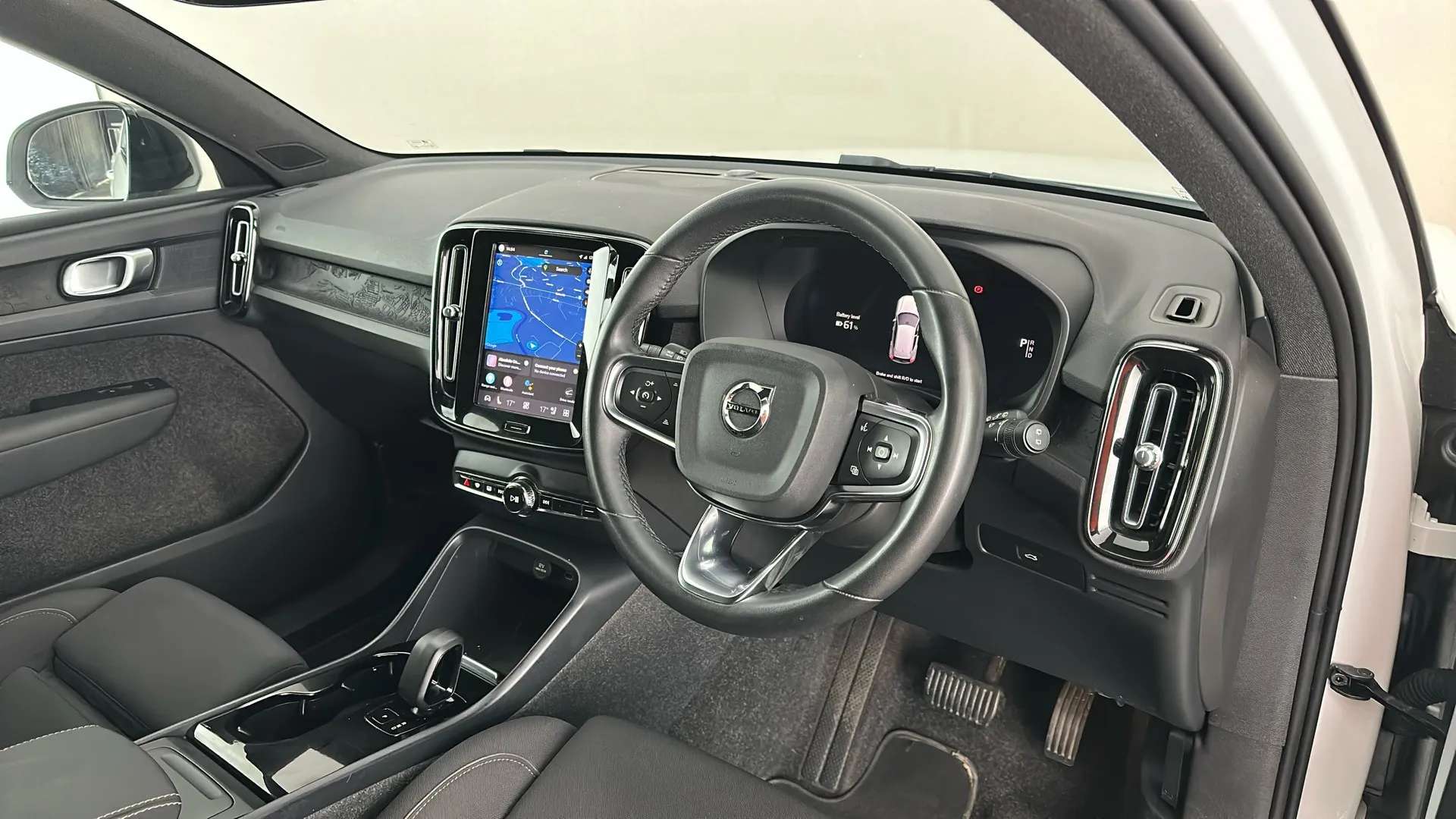 2023 VOLVO XC40 2023 VOLVO XC40