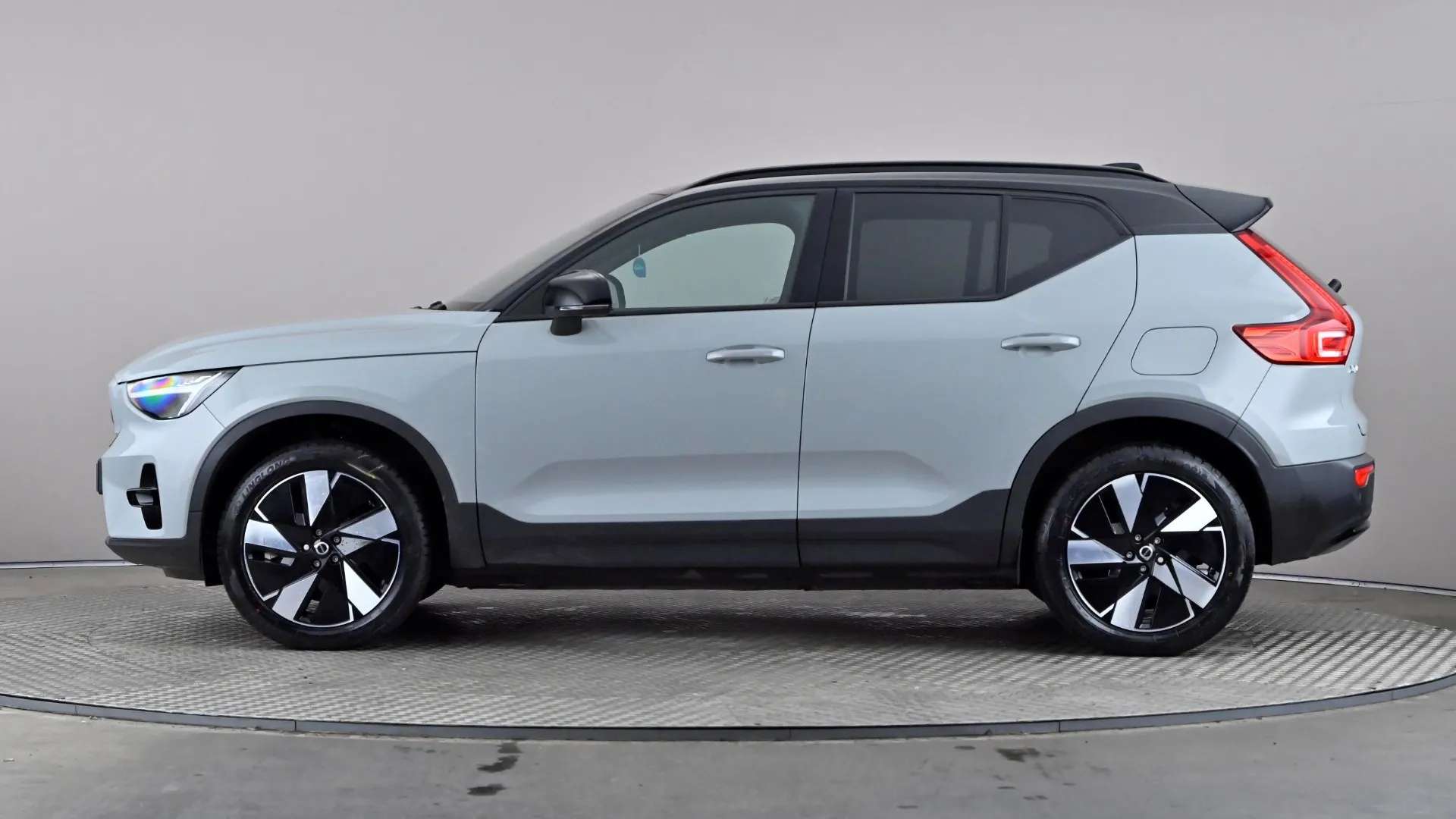 A 2023 VOLVO XC40 300kW Recharge Twin Plus 82kWh AWD Auto A 2023 VOLVO XC40 300kW Recharge Twin Plus 82kWh AWD Auto