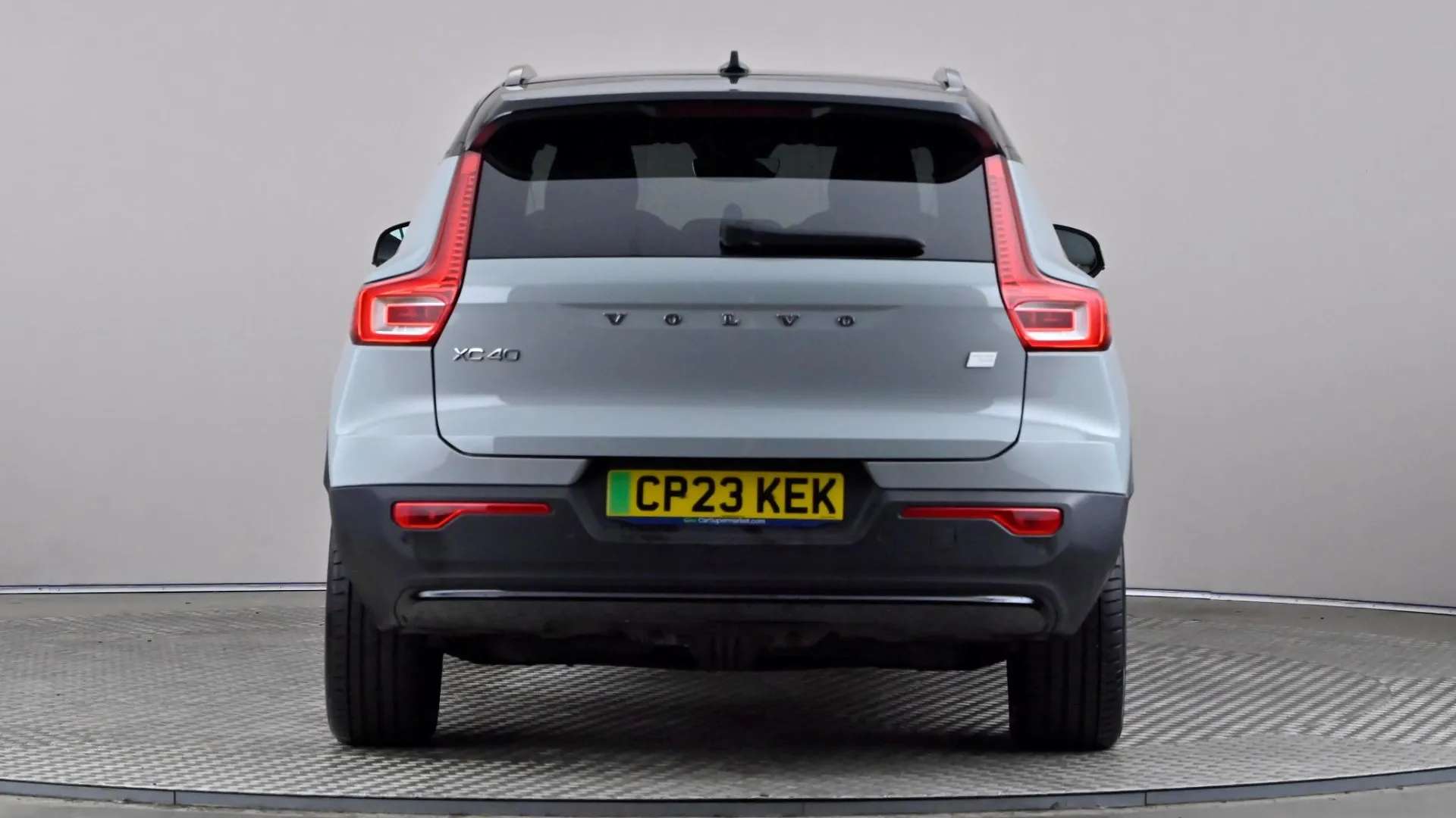 2023 VOLVO XC40 2023 VOLVO XC40