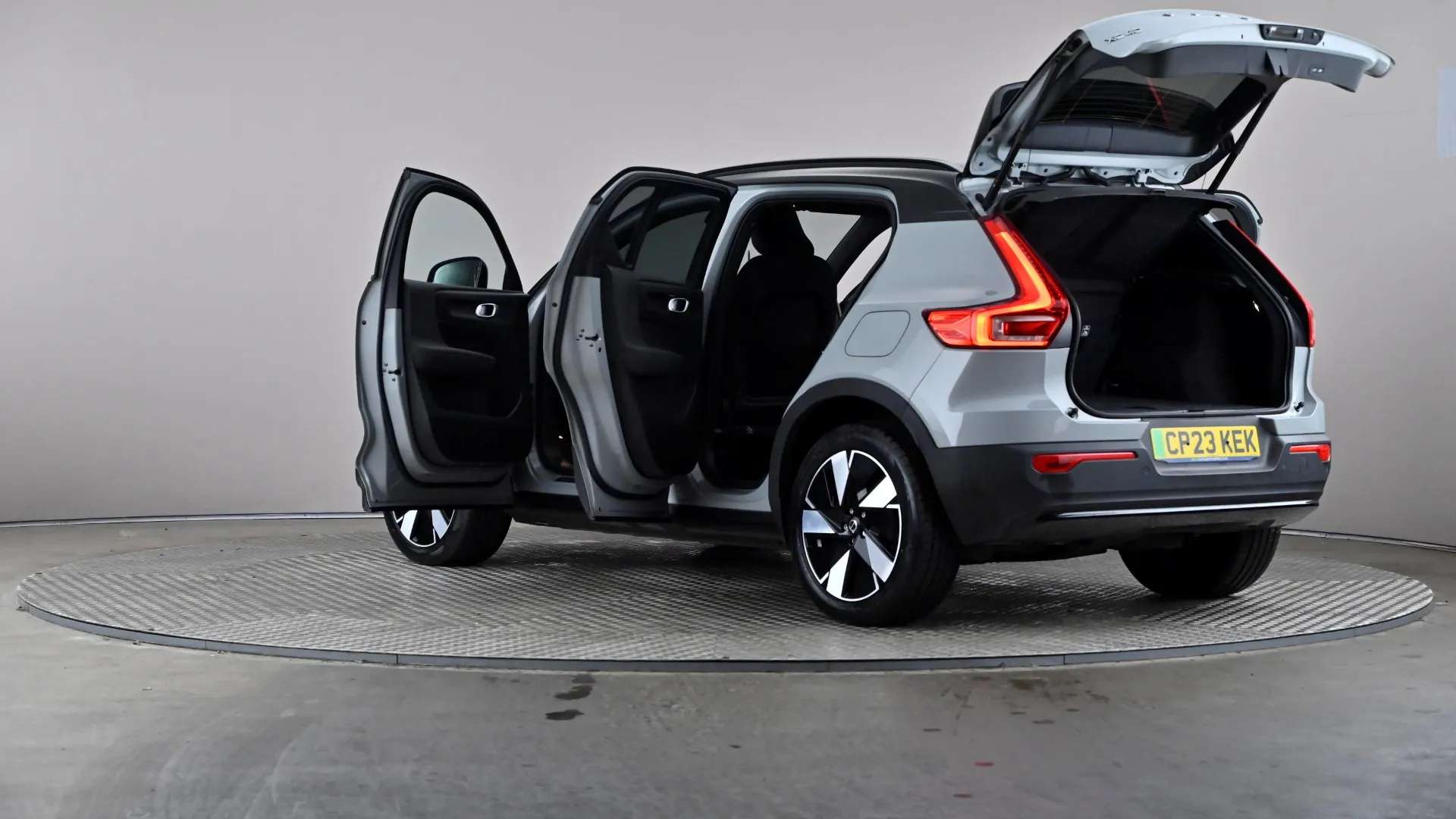 2023 VOLVO XC40 2023 VOLVO XC40