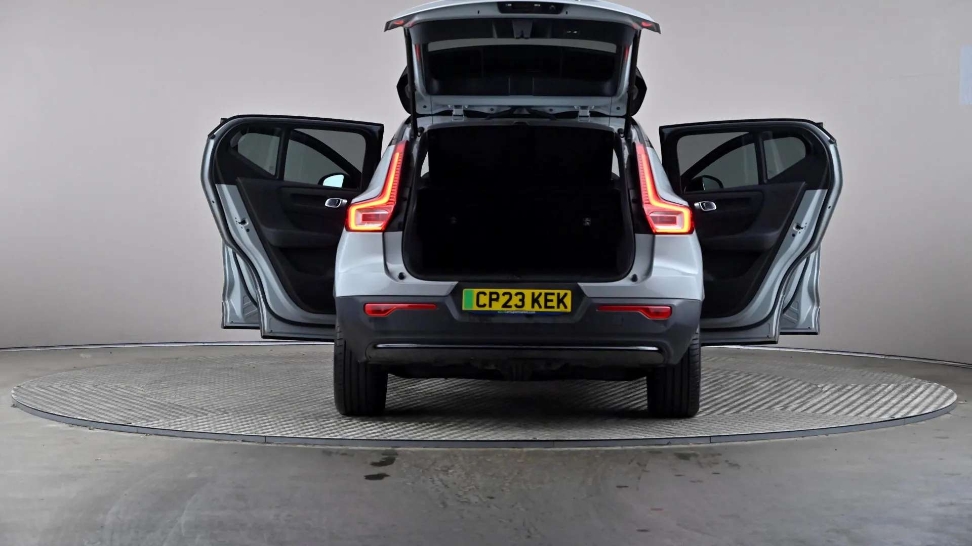 2023 VOLVO XC40 2023 VOLVO XC40