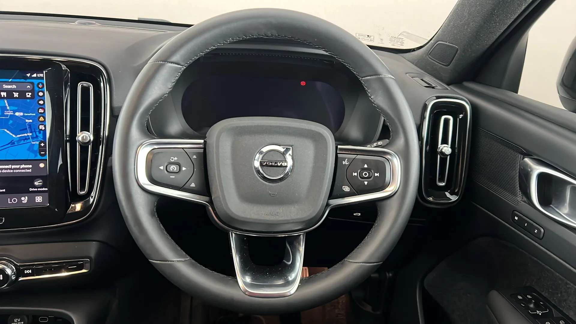 2023 VOLVO XC40 2023 VOLVO XC40
