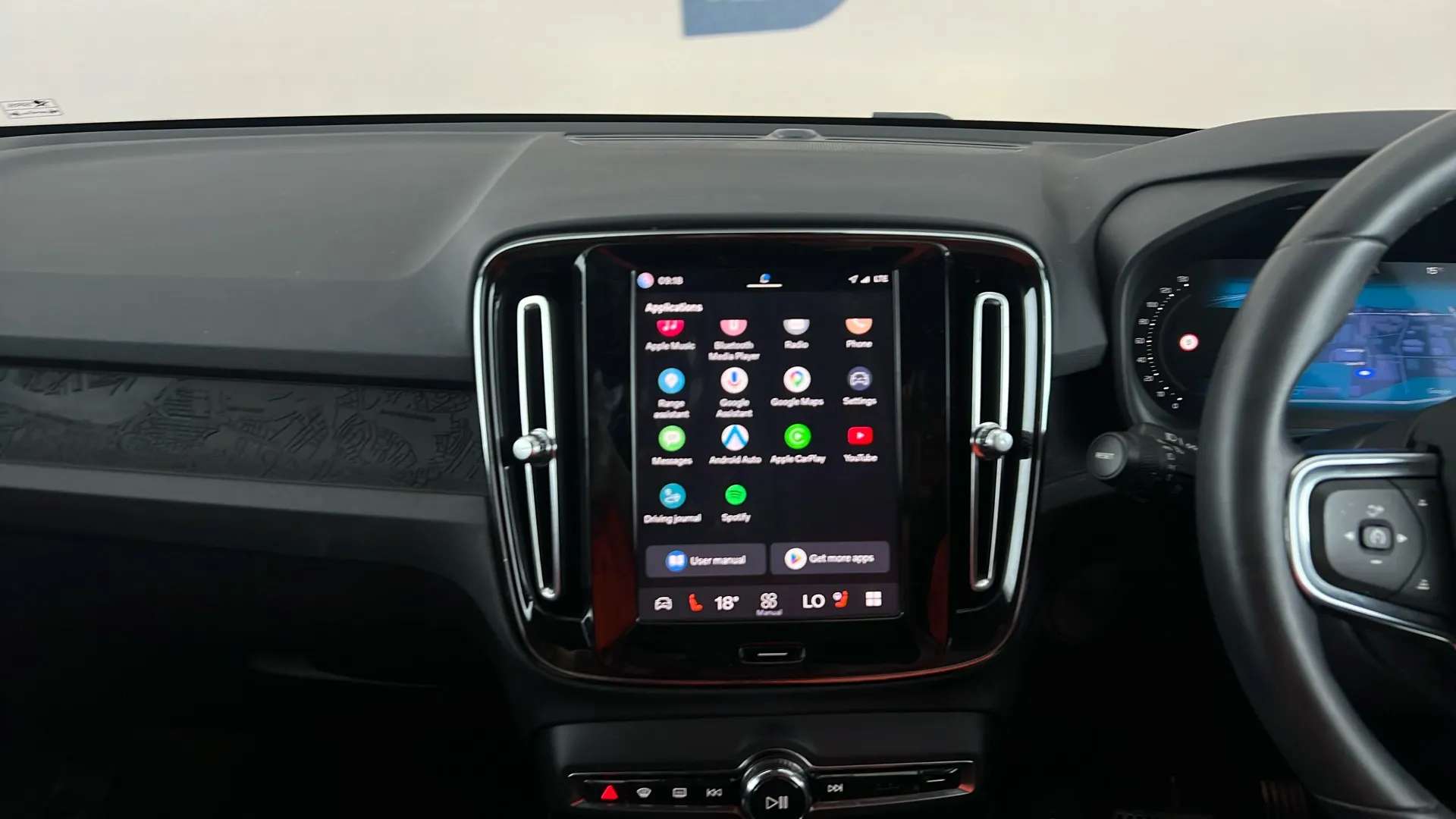 2023 VOLVO XC40 2023 VOLVO XC40