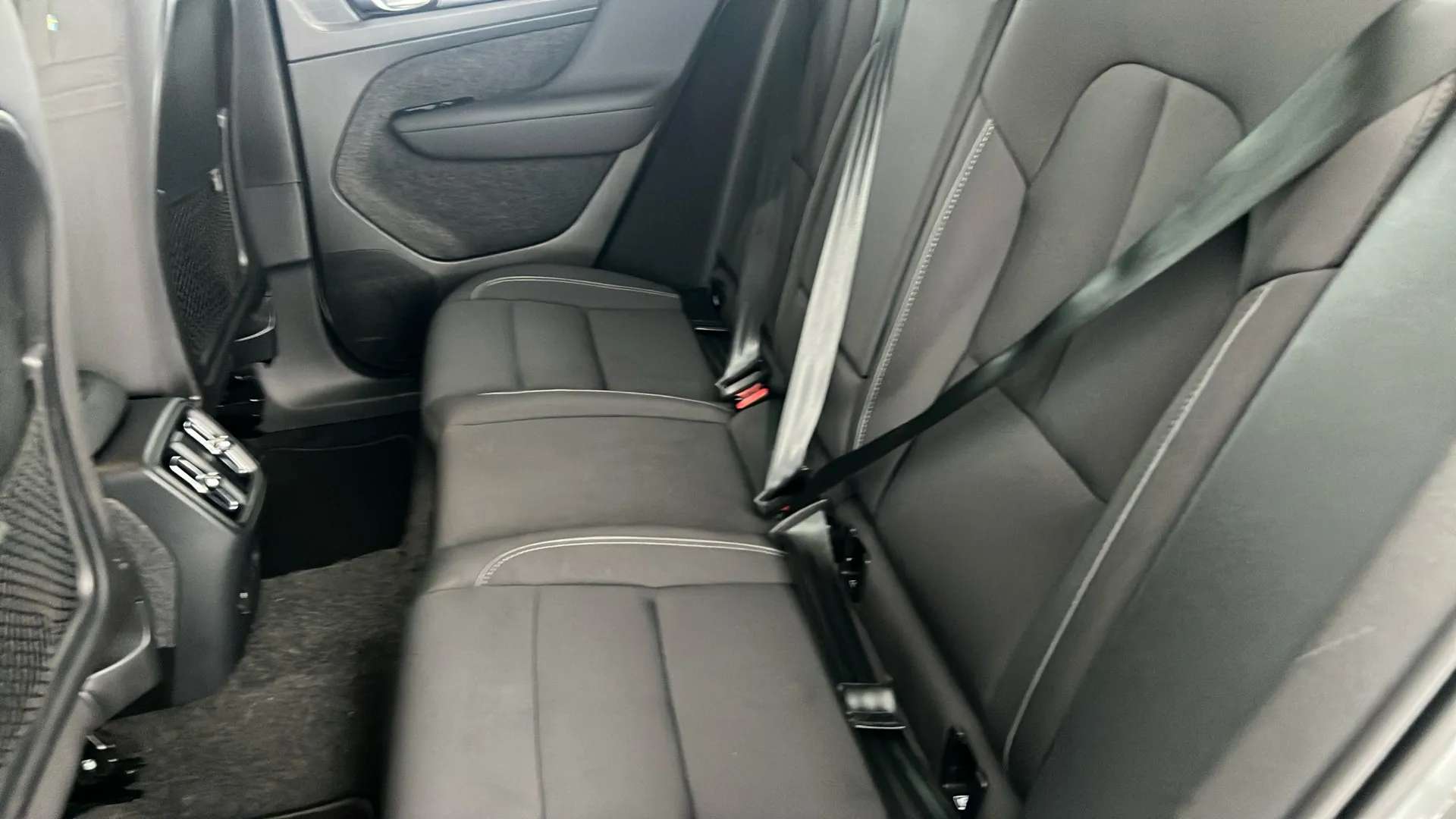 2023 VOLVO XC40 2023 VOLVO XC40