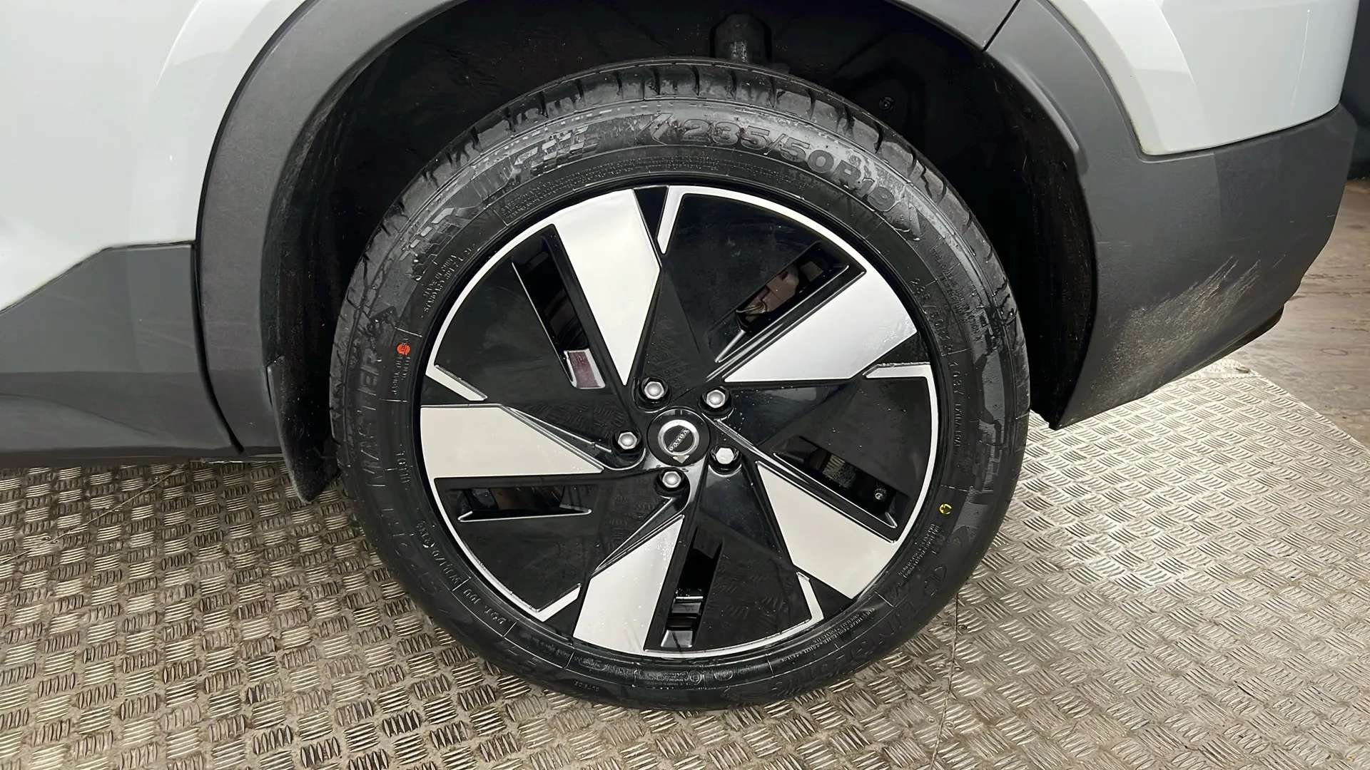 2023 VOLVO XC40 2023 VOLVO XC40