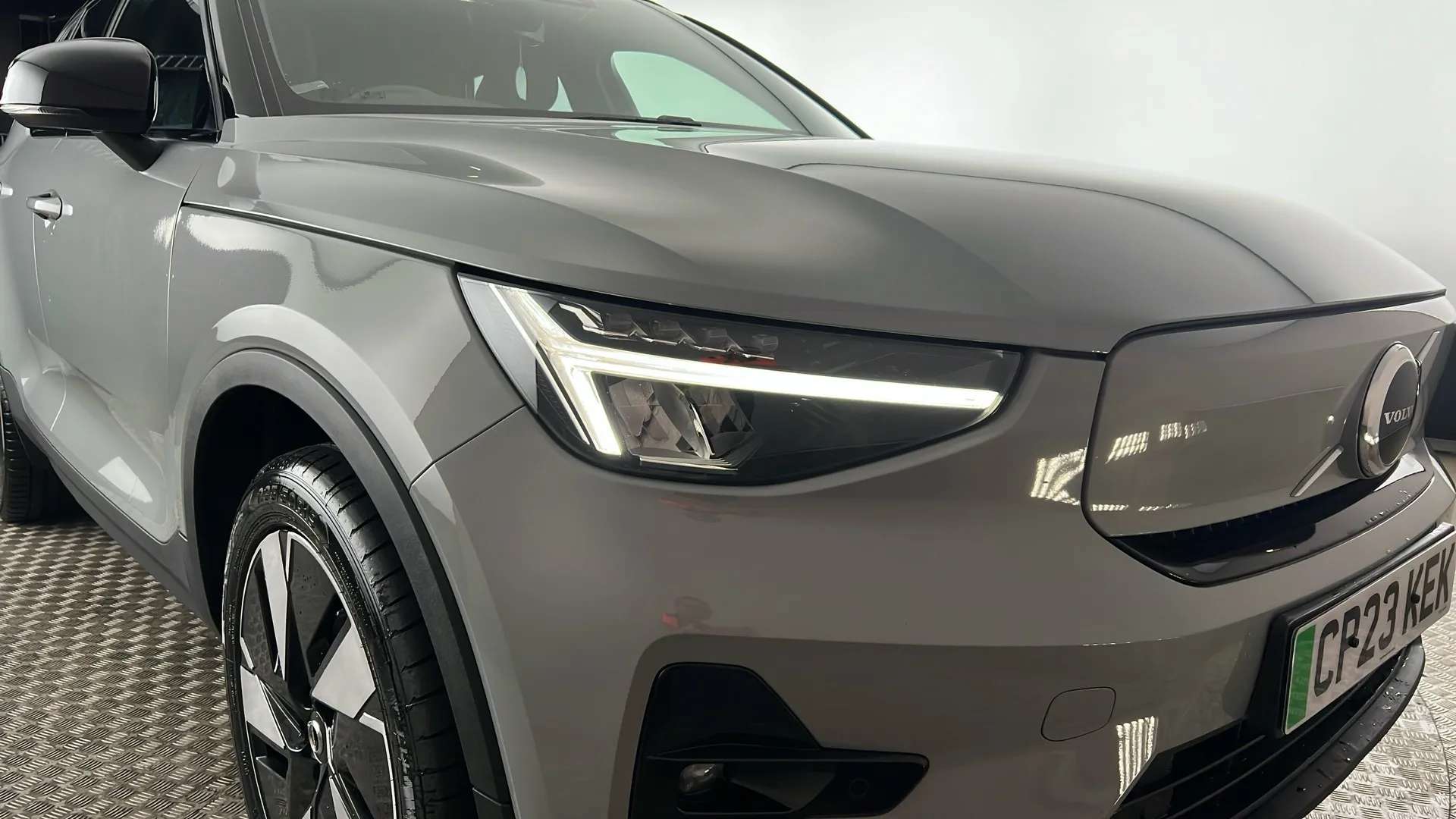 2023 VOLVO XC40 2023 VOLVO XC40