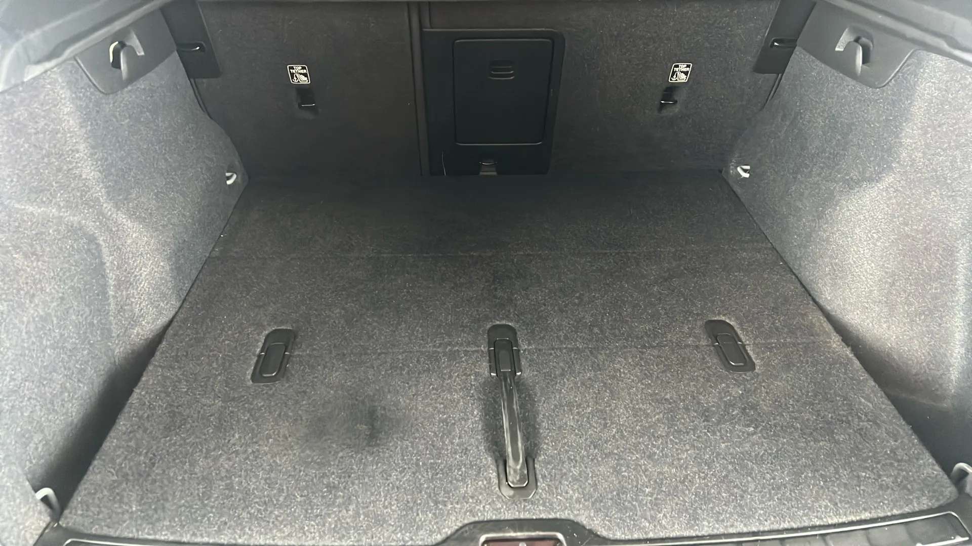 2023 VOLVO XC40 2023 VOLVO XC40