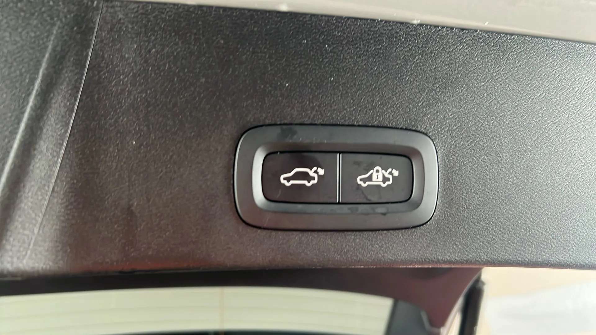 2023 VOLVO XC40 2023 VOLVO XC40