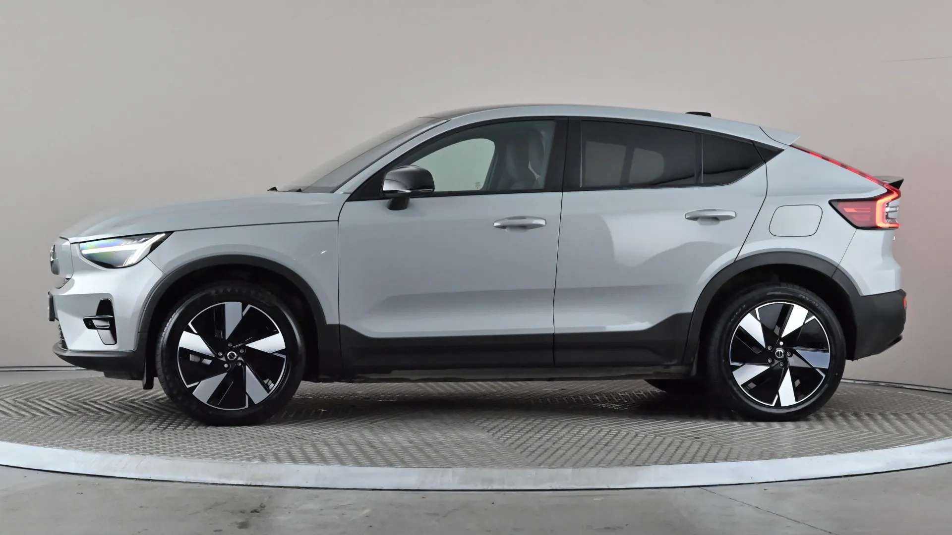 A 2024 VOLVO C40 300kW Recharge Twin Plus 82kWh AWD Auto A 2024 VOLVO C40 300kW Recharge Twin Plus 82kWh AWD Auto