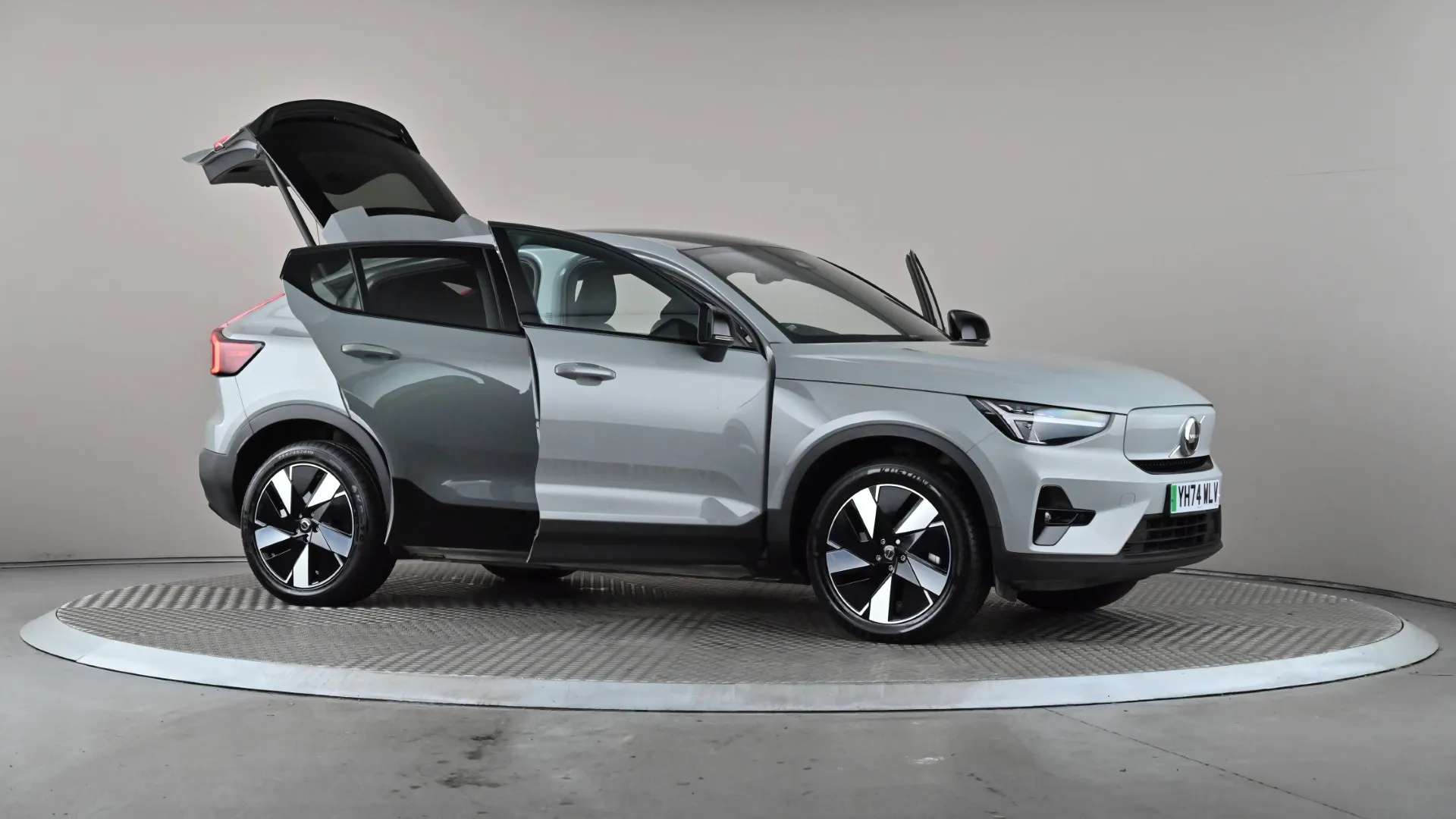 2024 VOLVO C40 2024 VOLVO C40