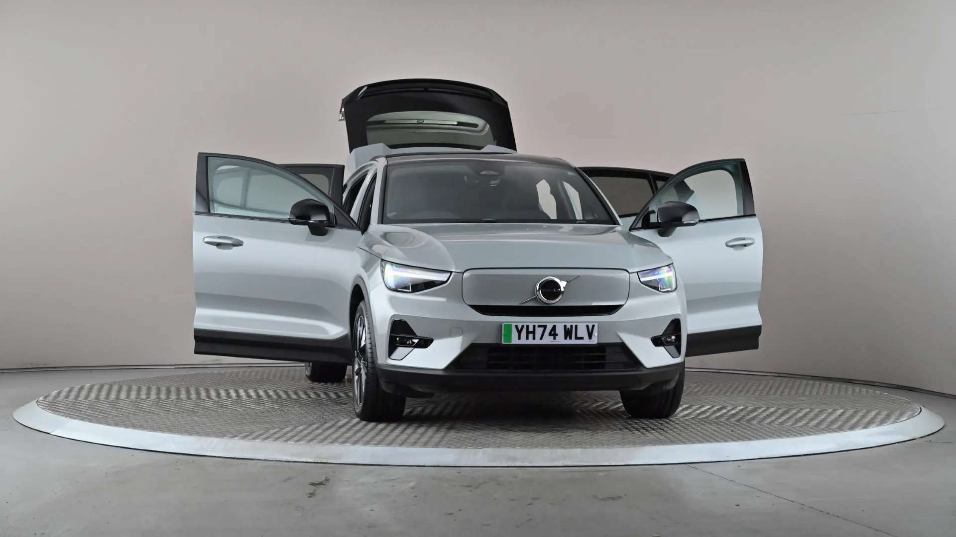 2024 VOLVO C40 2024 VOLVO C40