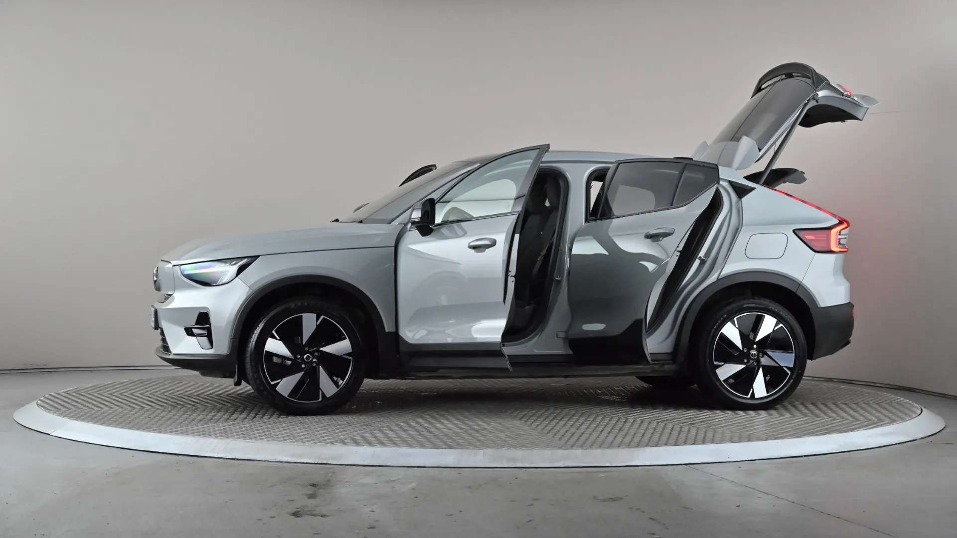 2024 VOLVO C40 2024 VOLVO C40