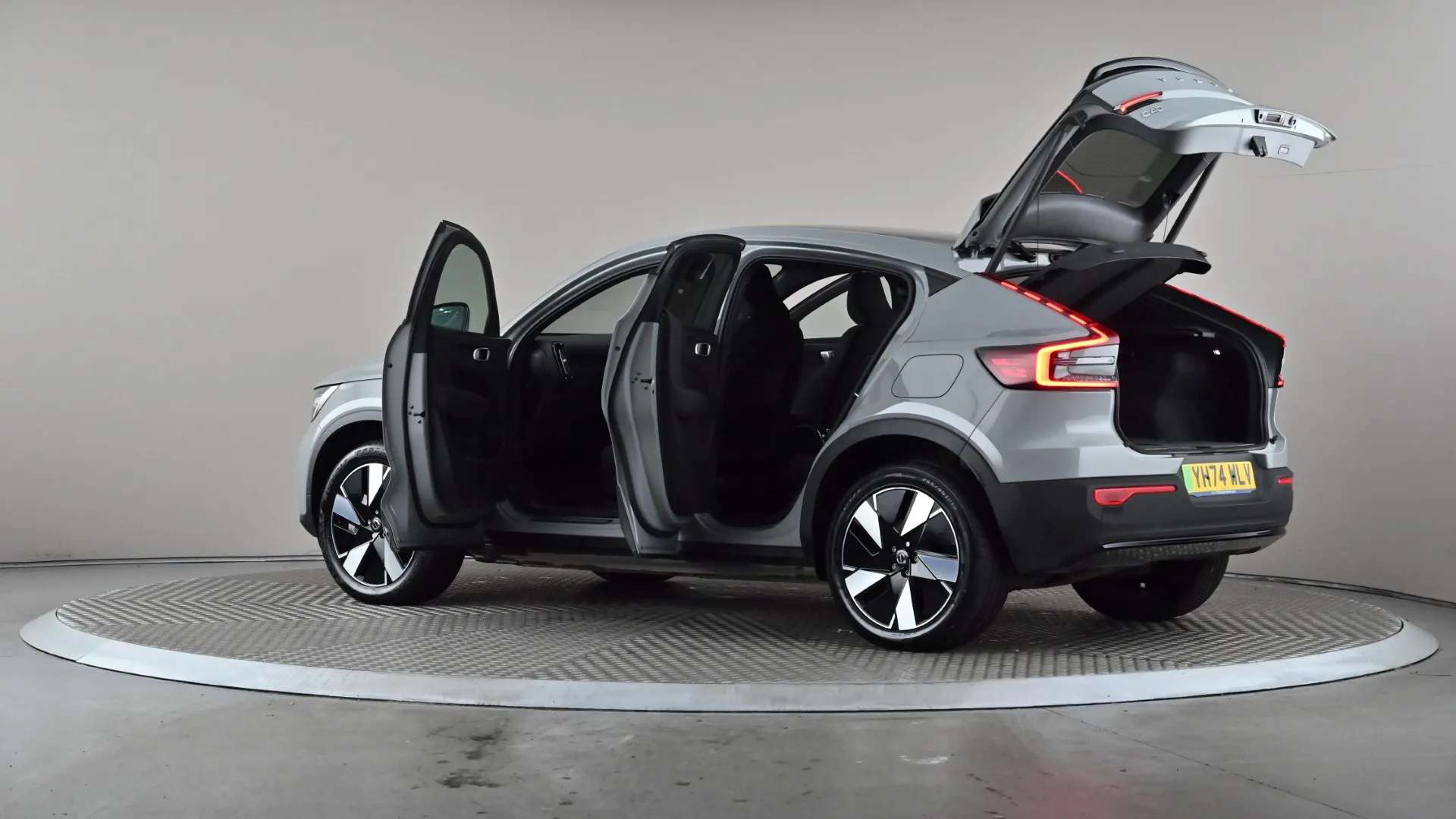 2024 VOLVO C40 2024 VOLVO C40