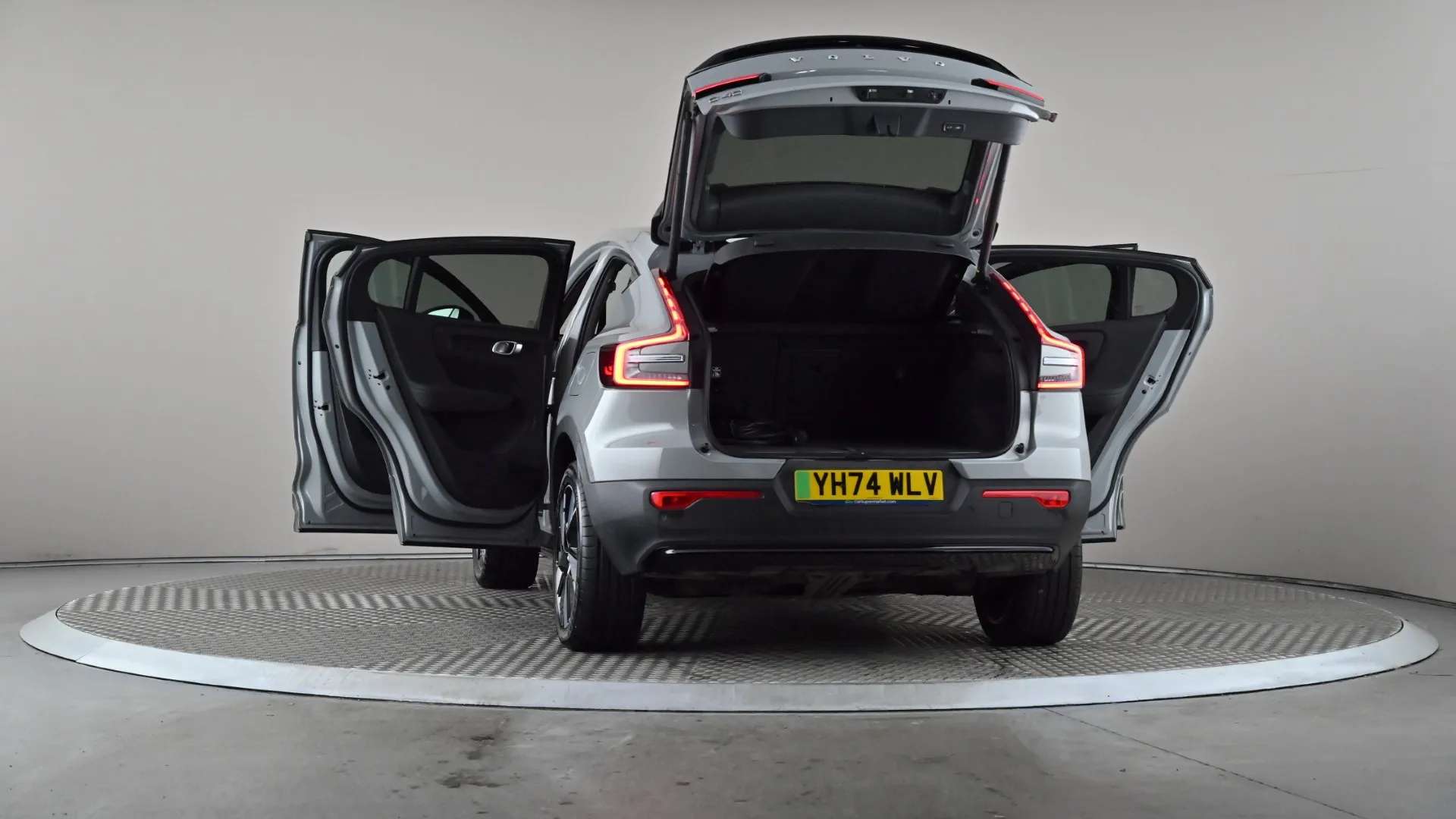 2024 VOLVO C40 2024 VOLVO C40