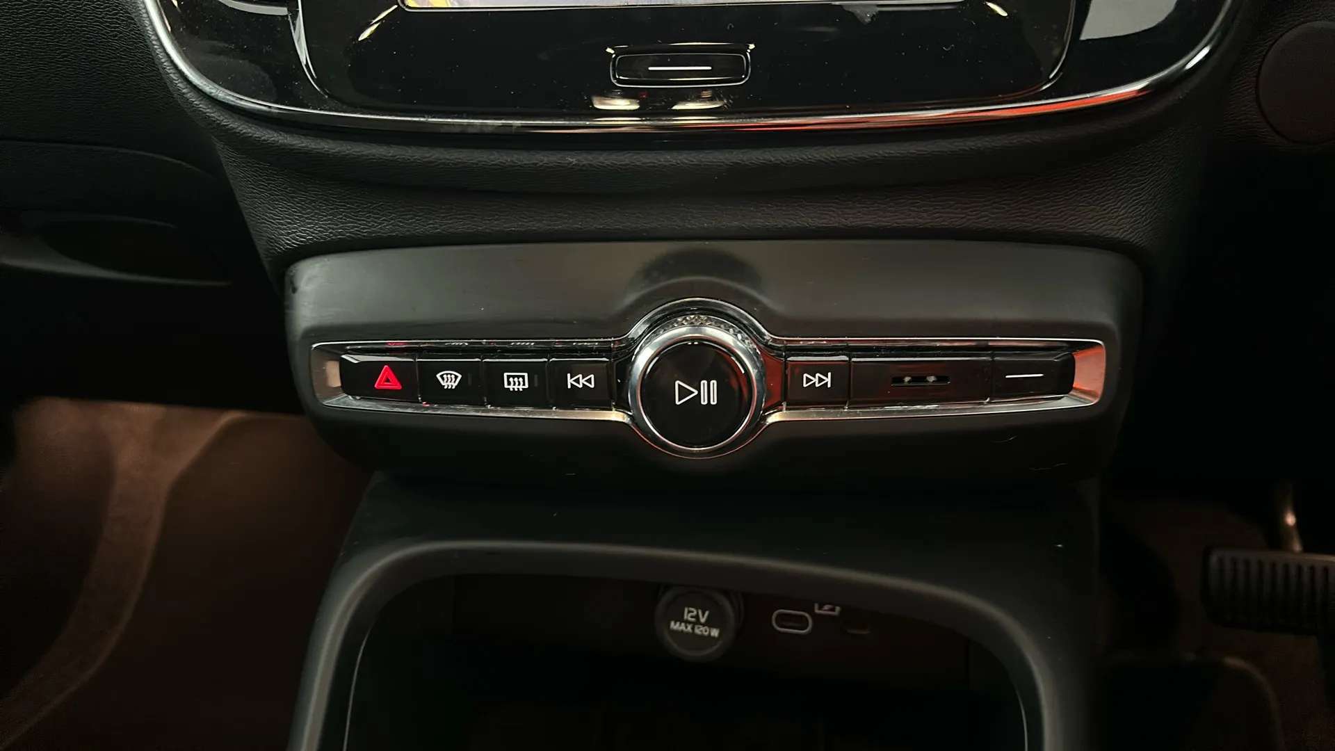 2024 VOLVO C40 2024 VOLVO C40