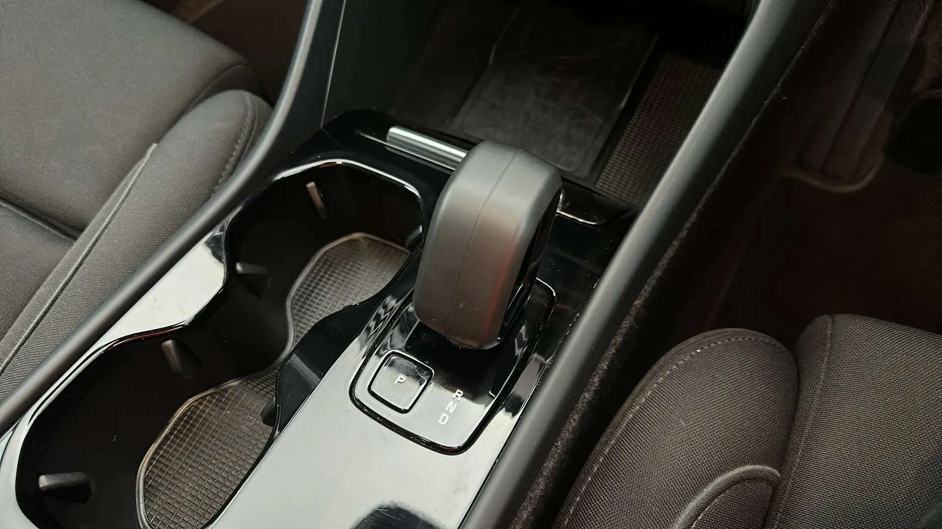 2024 VOLVO C40 2024 VOLVO C40
