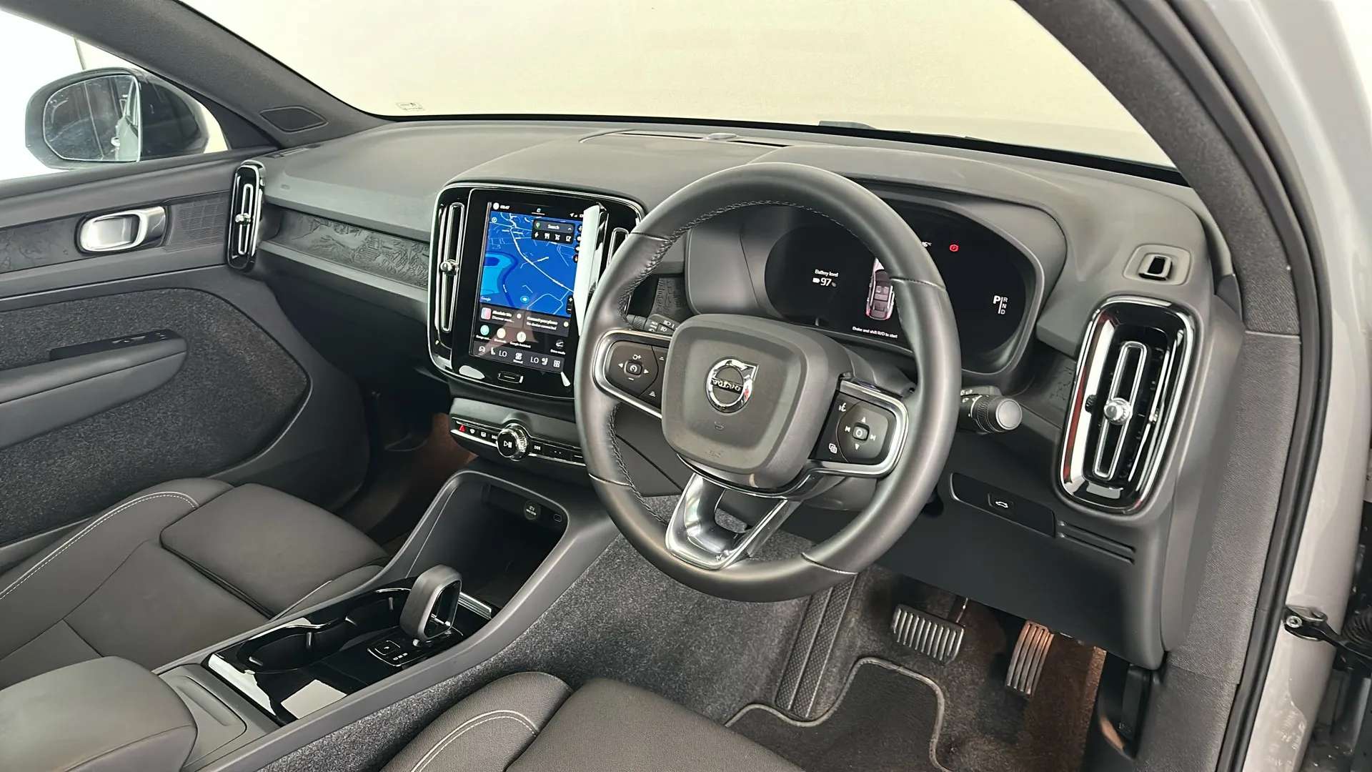 2024 VOLVO C40 2024 VOLVO C40