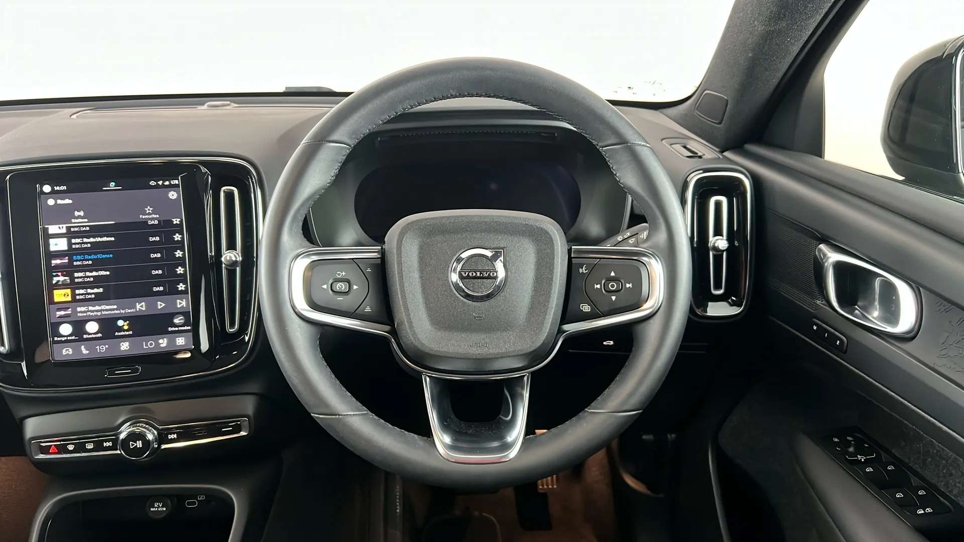 2023 VOLVO C40 2023 VOLVO C40