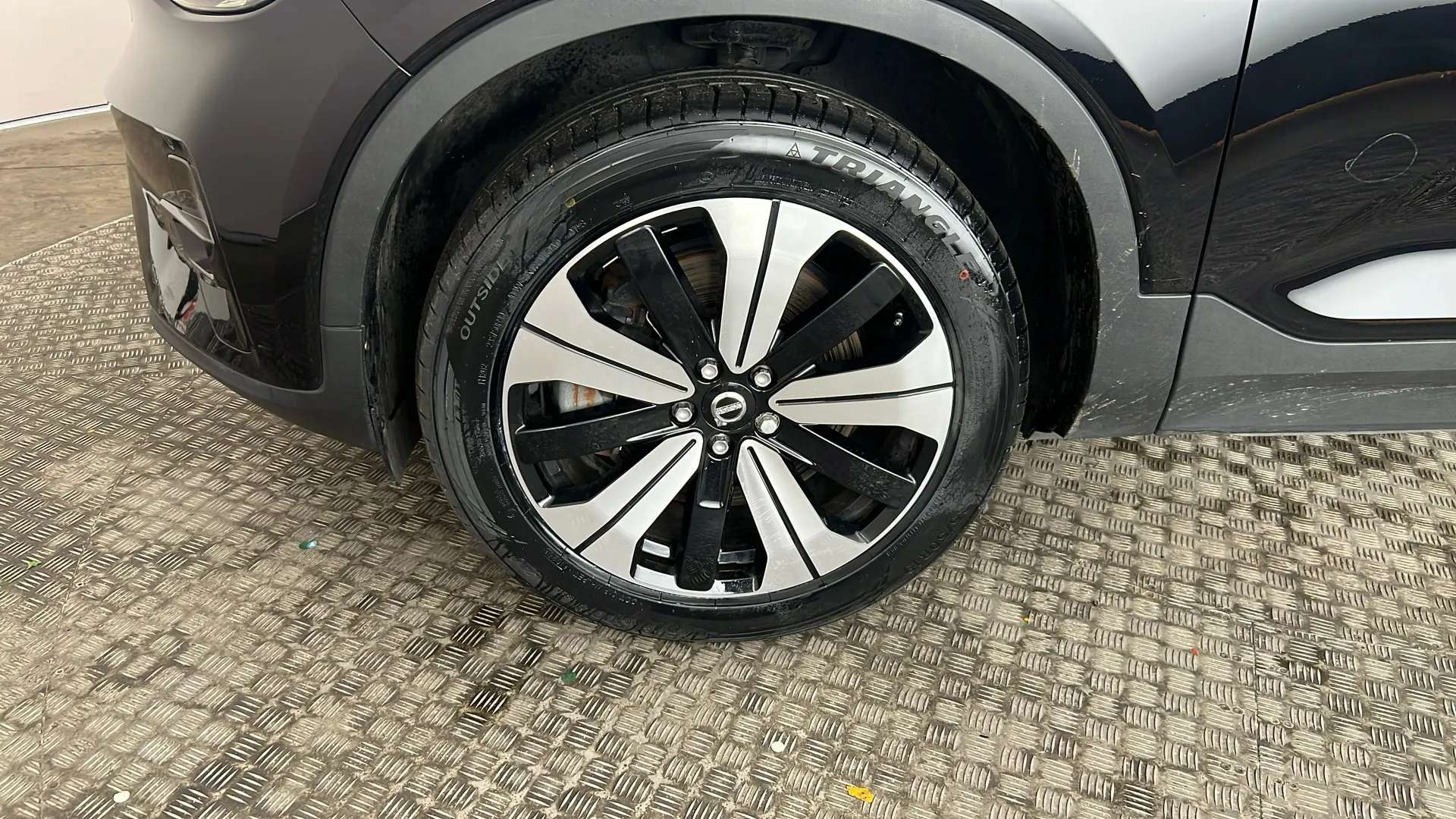 2023 VOLVO C40 2023 VOLVO C40