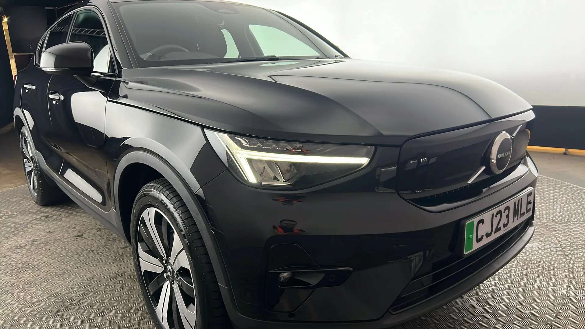 2023 VOLVO C40 2023 VOLVO C40