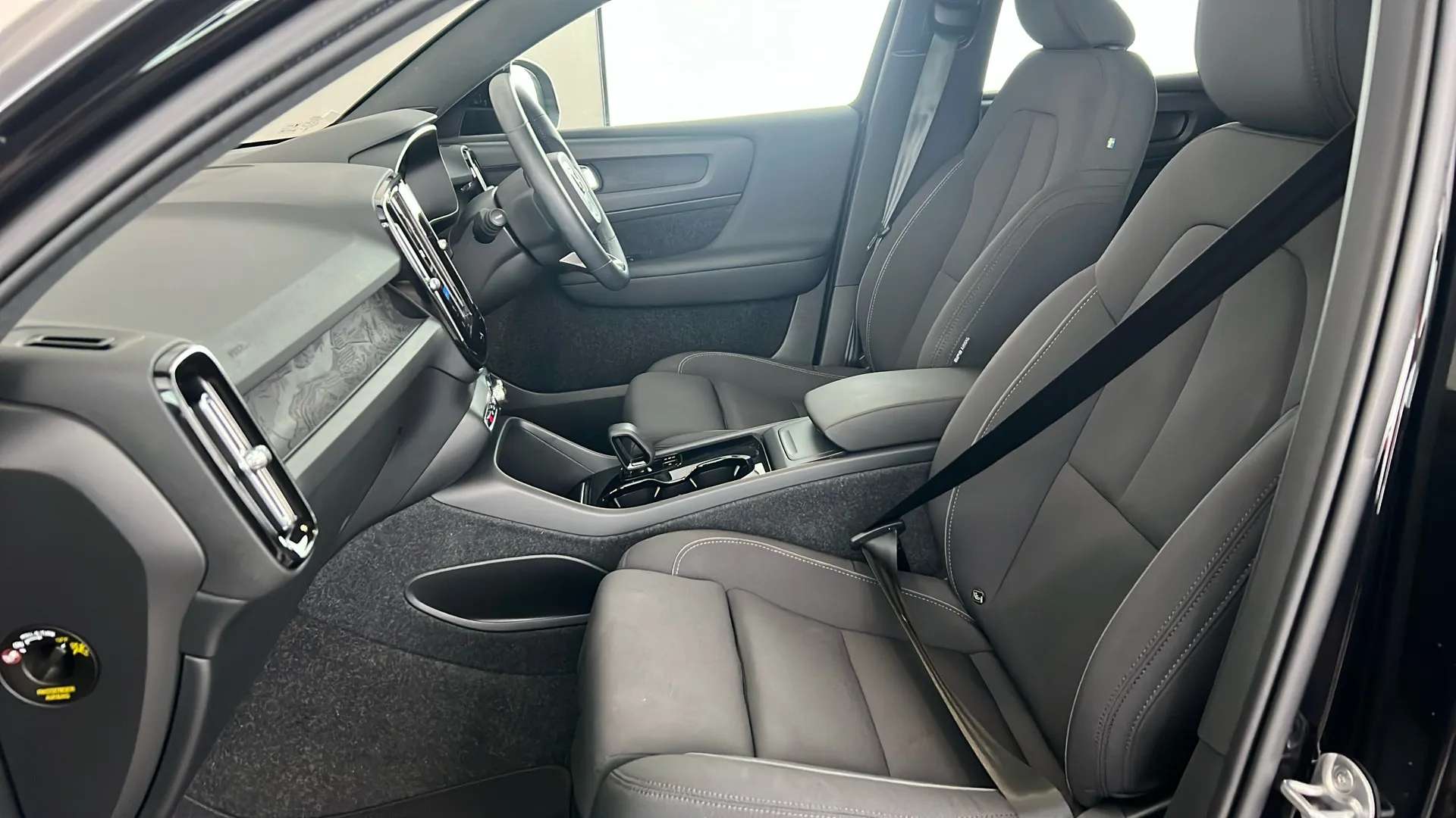 2023 VOLVO C40 2023 VOLVO C40