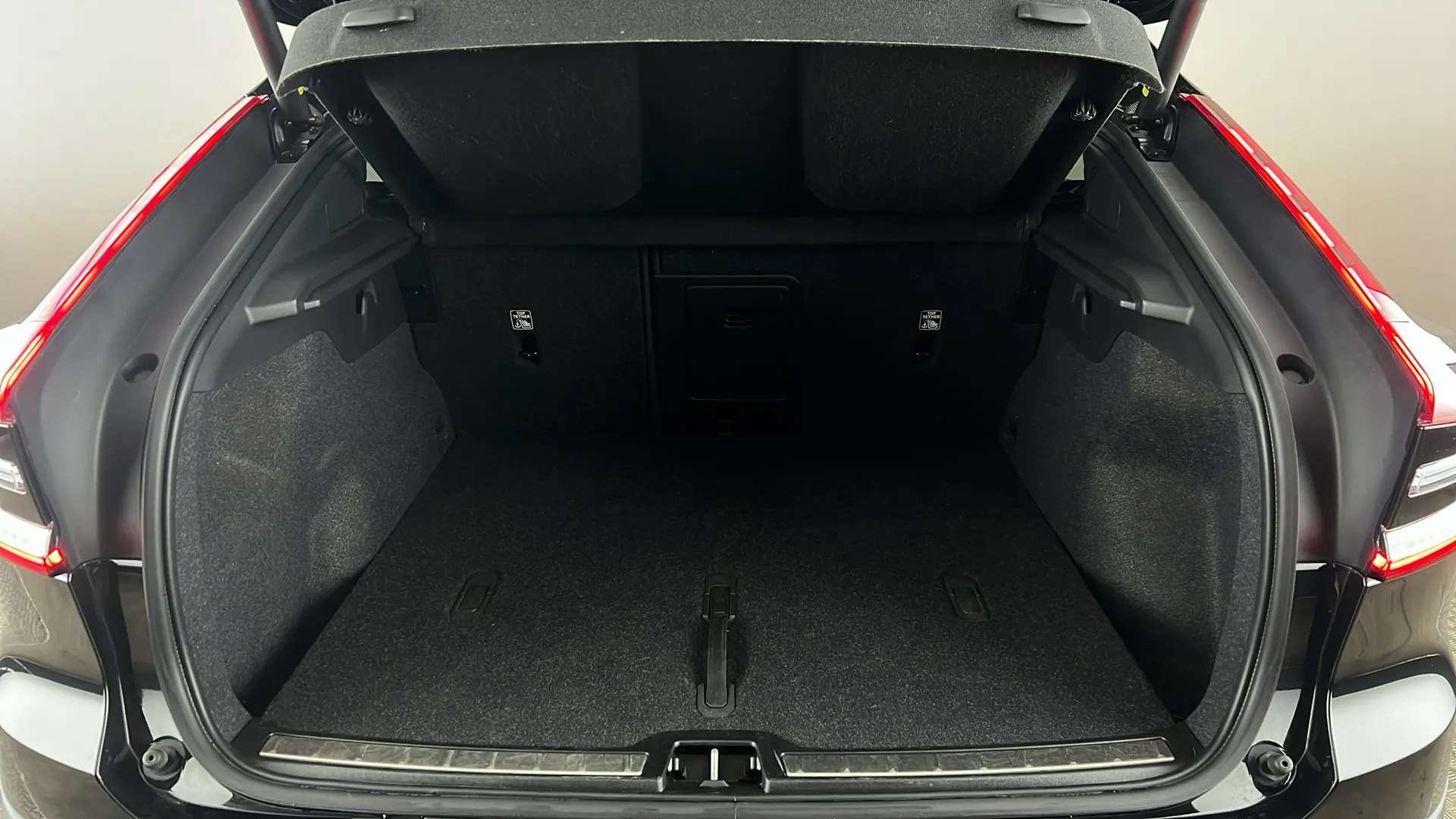 2023 VOLVO C40 2023 VOLVO C40