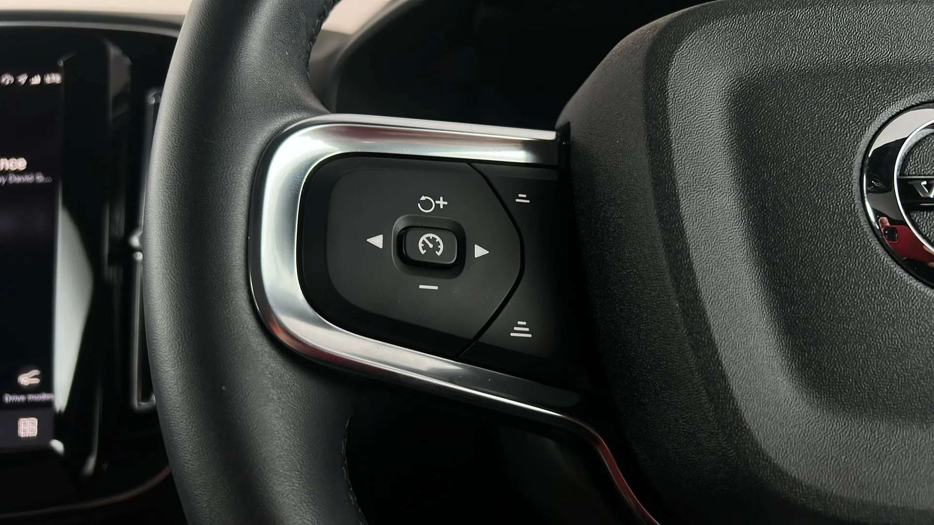2023 VOLVO C40 2023 VOLVO C40