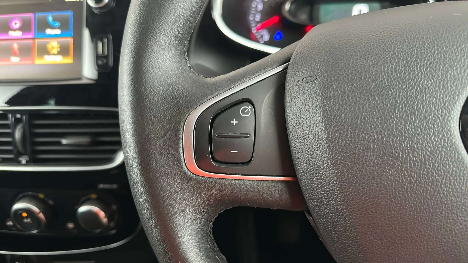 2019 RENAULT CLIO 2019 RENAULT CLIO