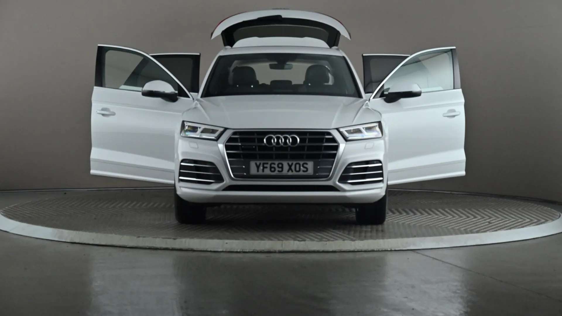 A 2019 AUDI Q5 40 TDI Quattro S Line S Tronic A 2019 AUDI Q5 40 TDI Quattro S Line S Tronic