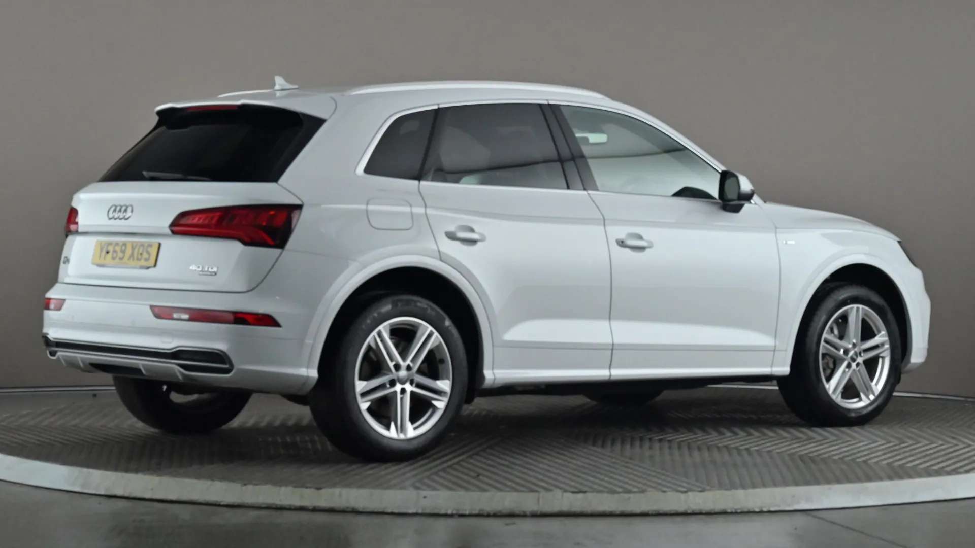 A 2019 AUDI Q5 40 TDI Quattro S Line S Tronic A 2019 AUDI Q5 40 TDI Quattro S Line S Tronic