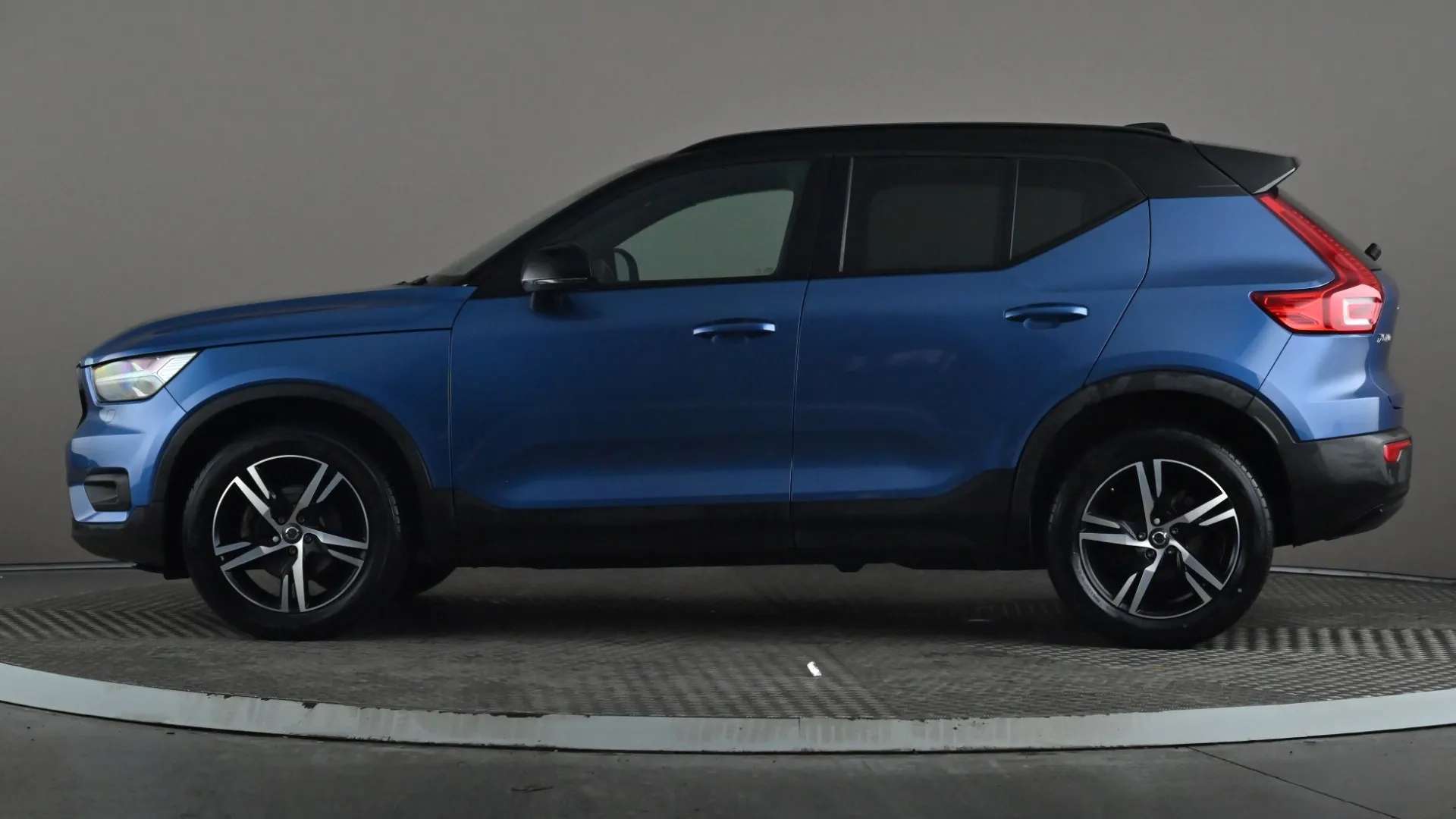 2020 VOLVO XC40 2020 VOLVO XC40