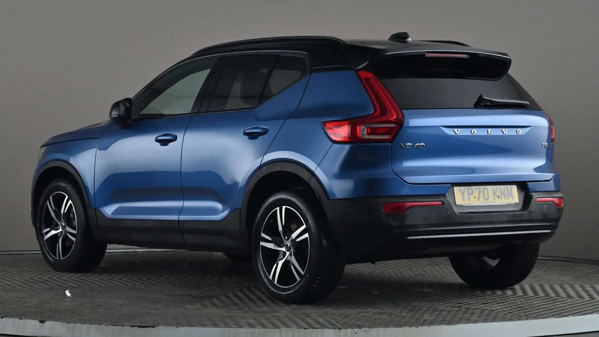 2020 VOLVO XC40 2020 VOLVO XC40