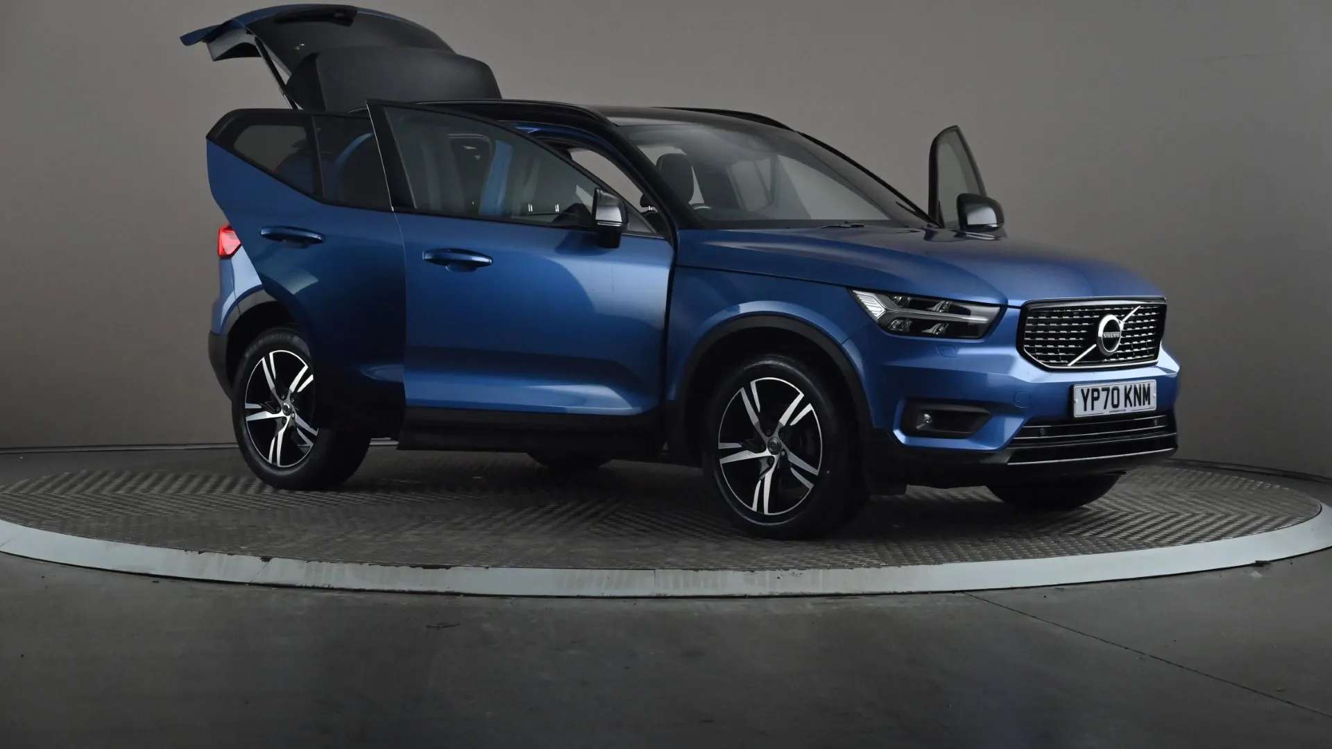 2020 VOLVO XC40 2020 VOLVO XC40