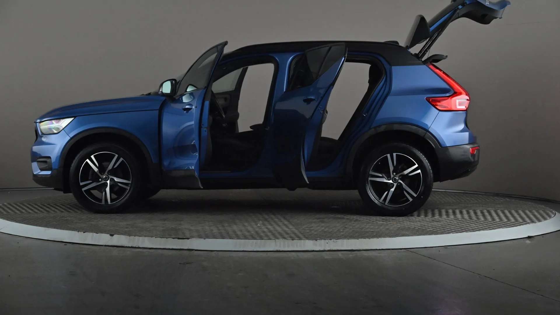 2020 VOLVO XC40 2020 VOLVO XC40