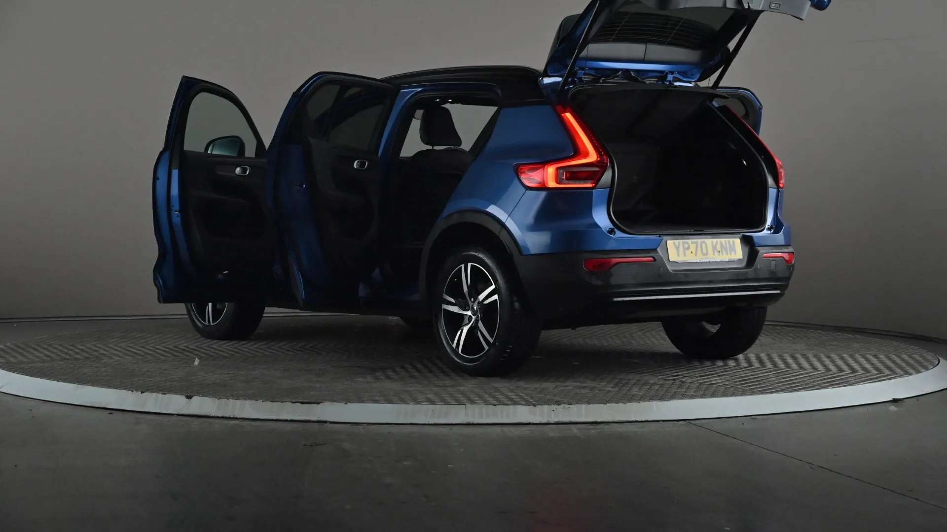 2020 VOLVO XC40 2020 VOLVO XC40