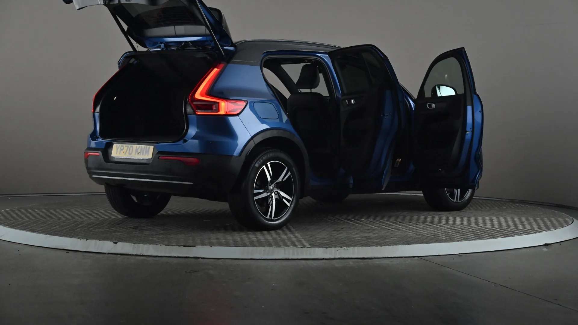 2020 VOLVO XC40 2020 VOLVO XC40