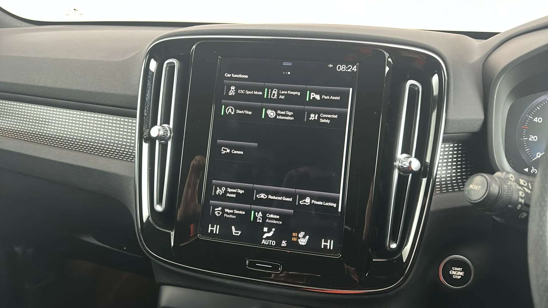 2020 VOLVO XC40 2020 VOLVO XC40