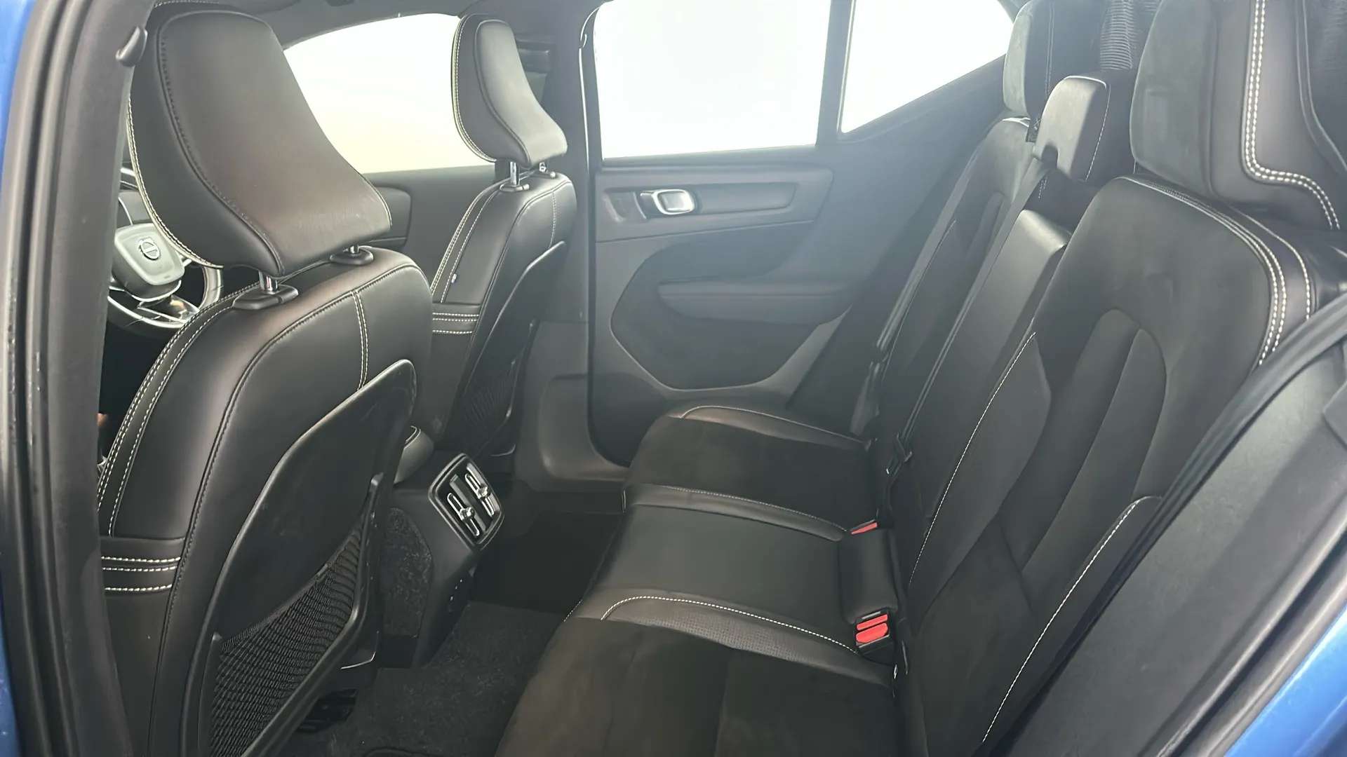 2020 VOLVO XC40 2020 VOLVO XC40