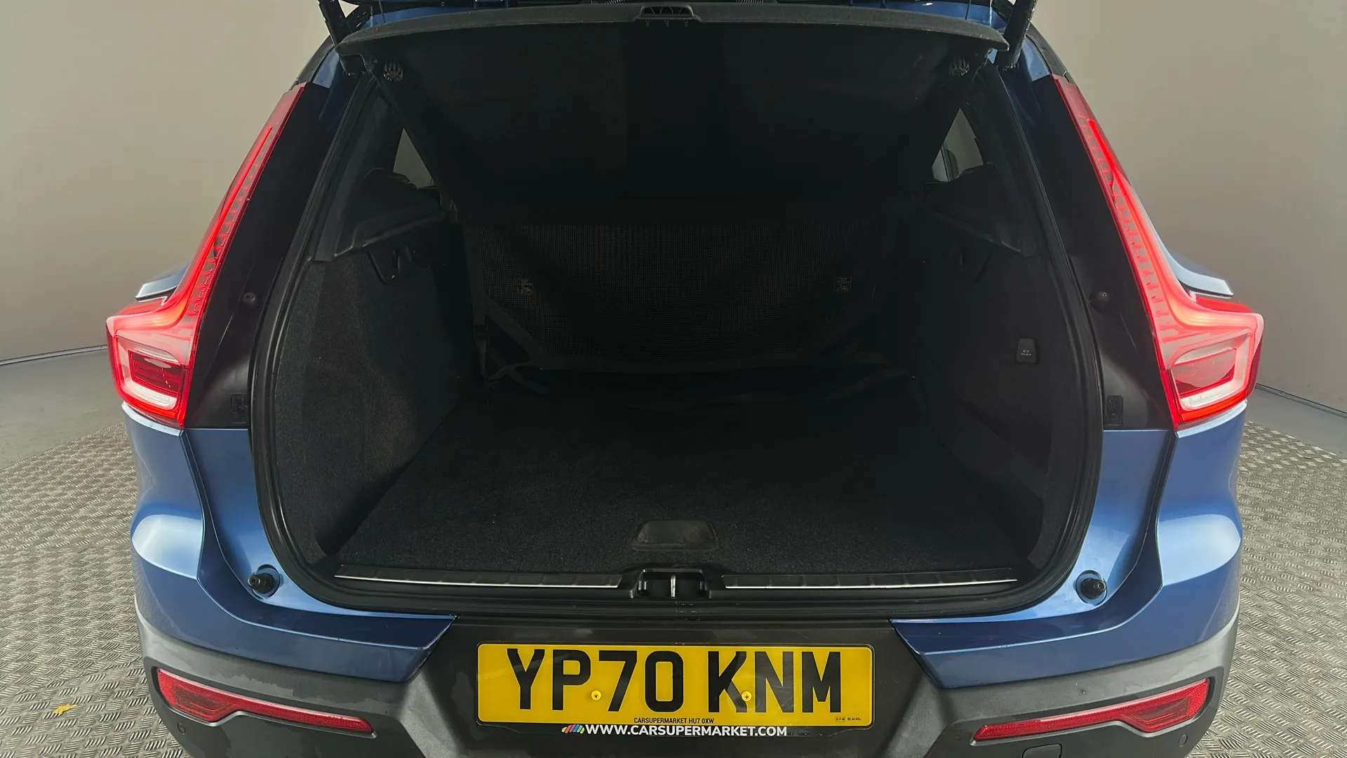 2020 VOLVO XC40 2020 VOLVO XC40