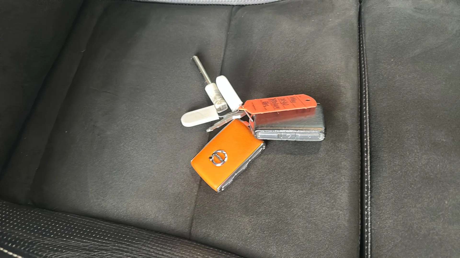 2020 VOLVO XC40 2020 VOLVO XC40